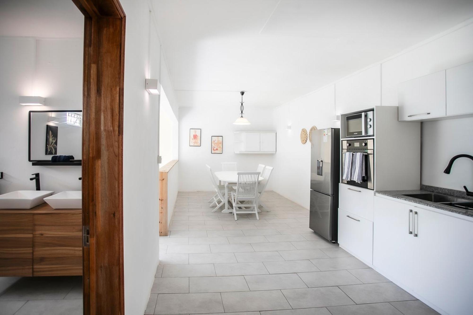 Sunny Two Bedroom Loft - Sea Views And Pool *