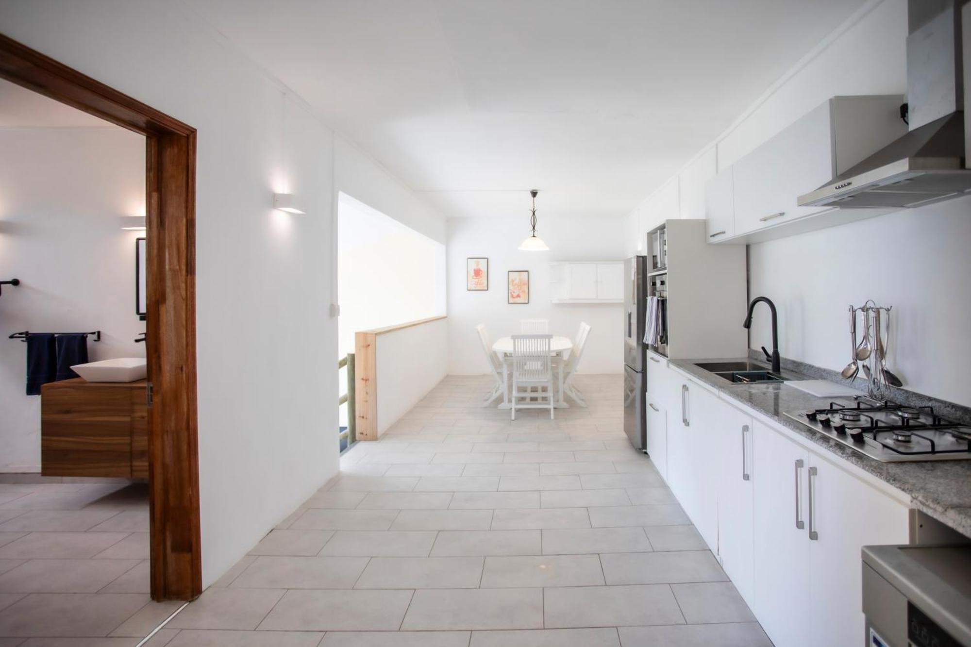 Sunny Two Bedroom Loft - Sea Views And Pool