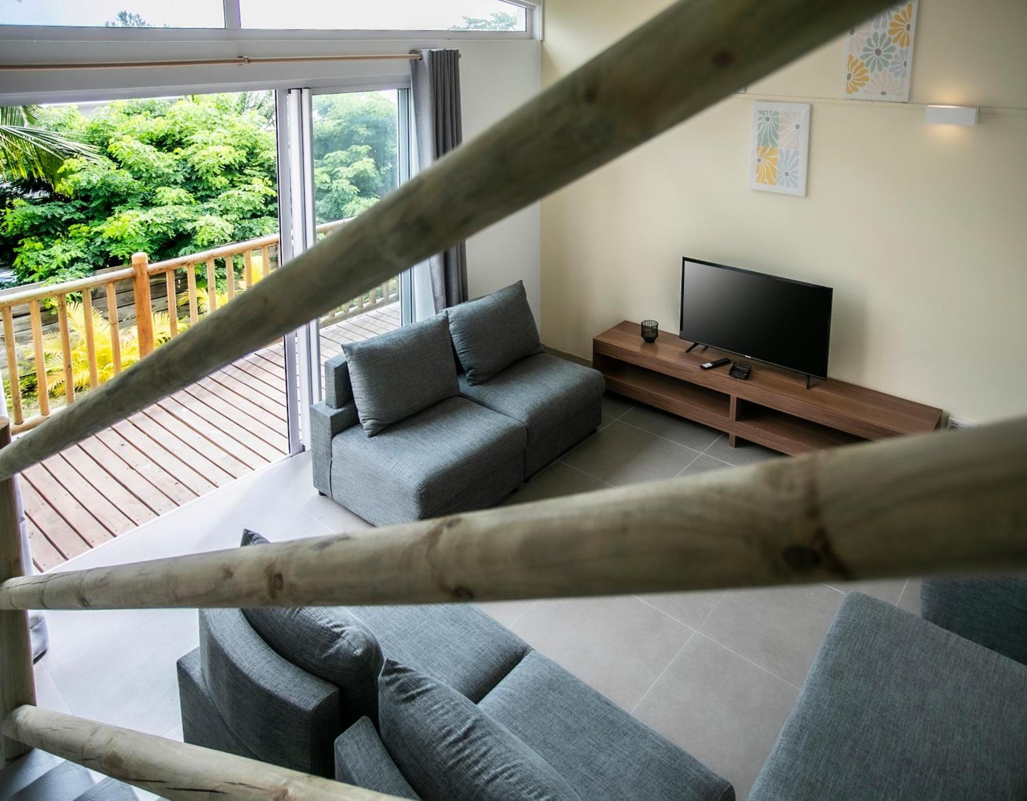 Sunny Two Bedroom Loft - Sea Views And Pool * Riviere Noire