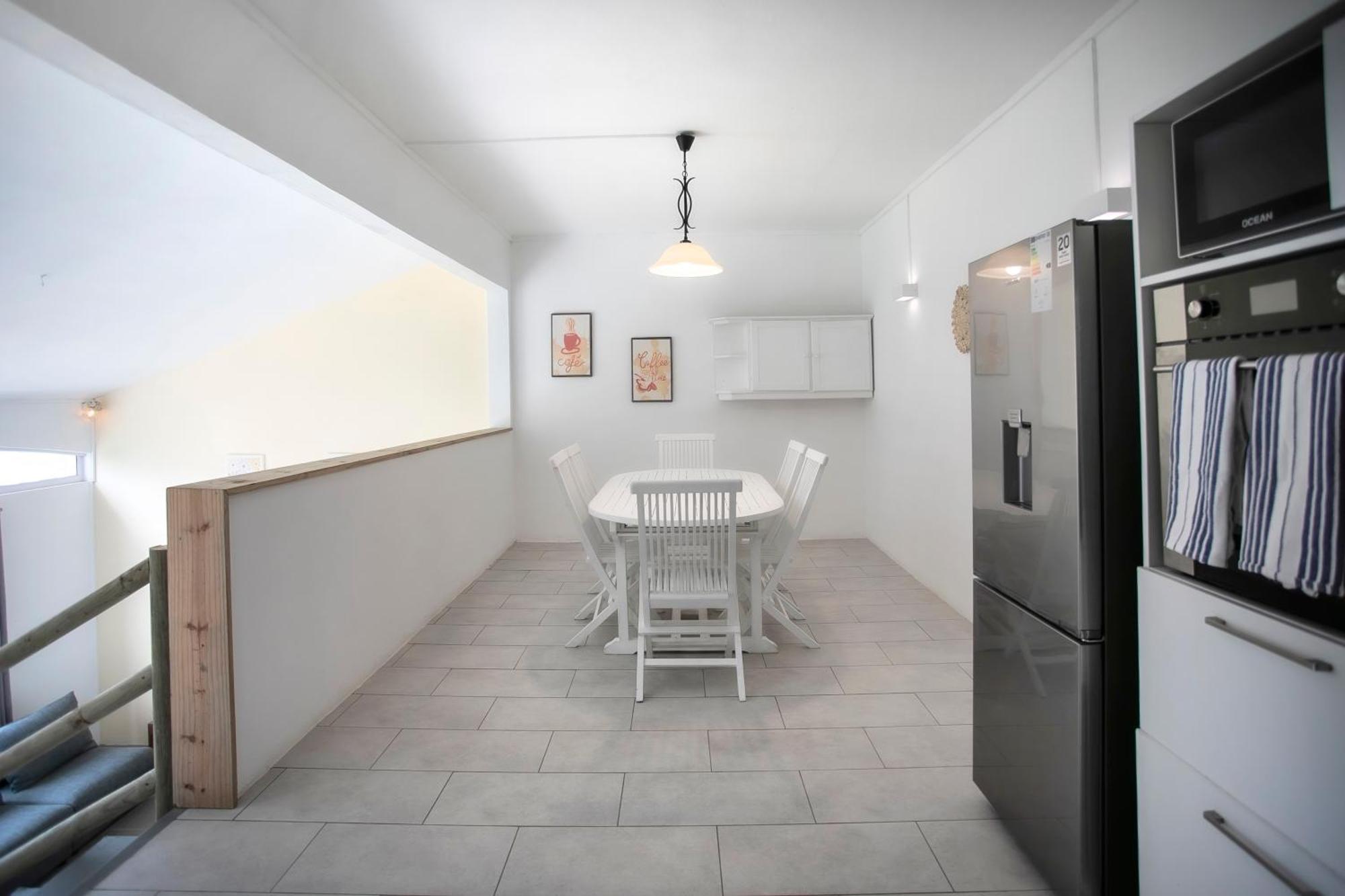Sunny Two Bedroom Loft - Sea Views And Pool *