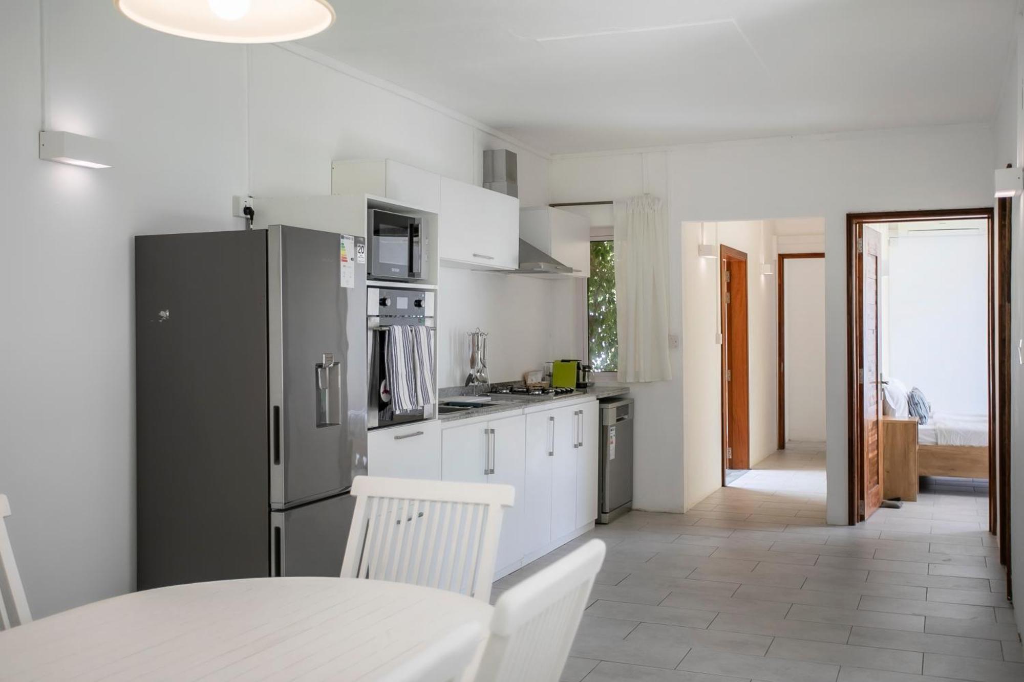 Sunny Two Bedroom Loft - Sea Views And Pool *