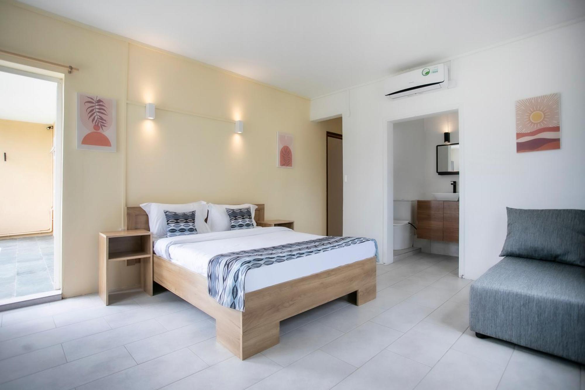 Sunny Two Bedroom Loft - Sea Views And Pool