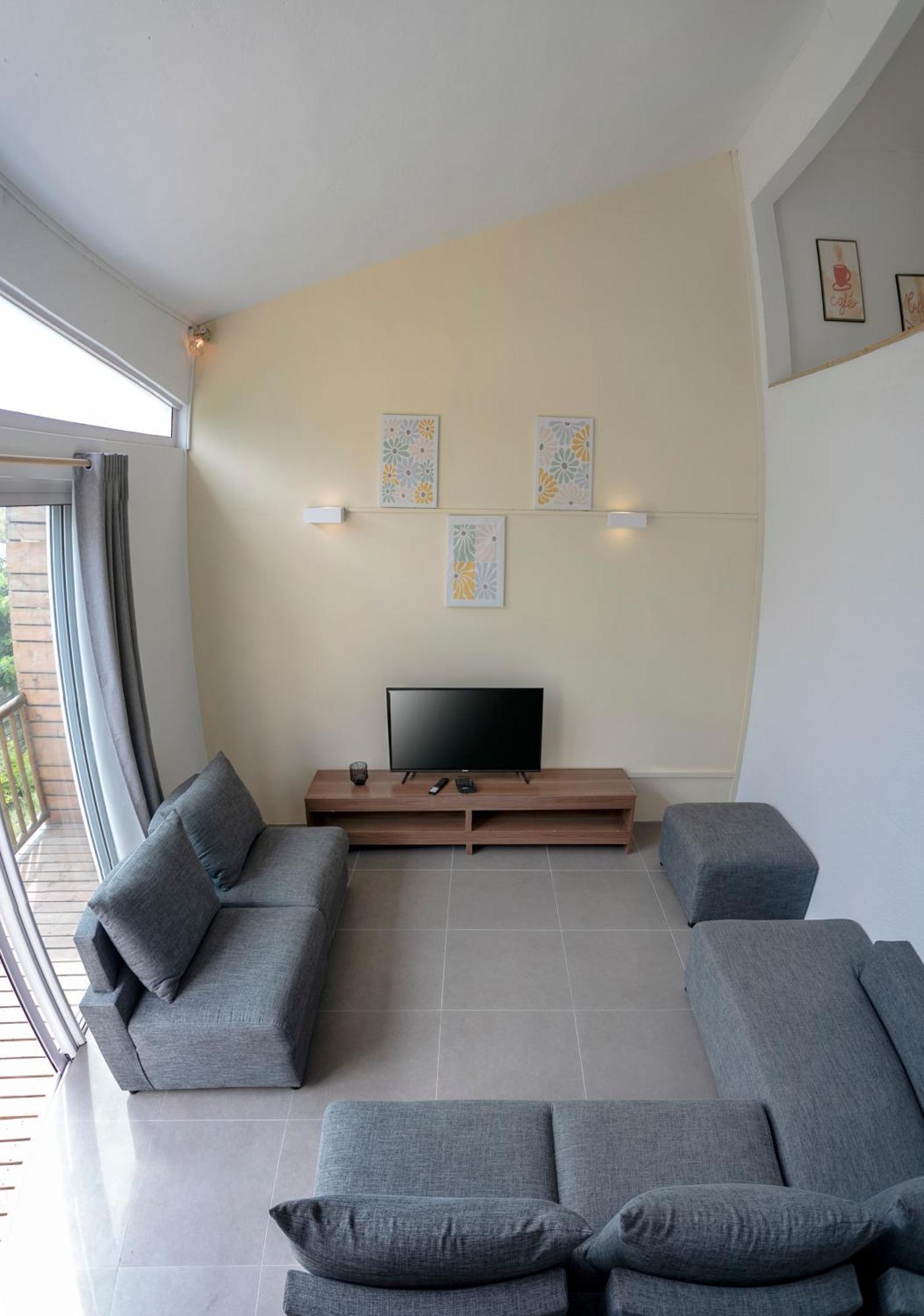 Apartment Sunny Two Bedroom Loft - Sea Views And Pool