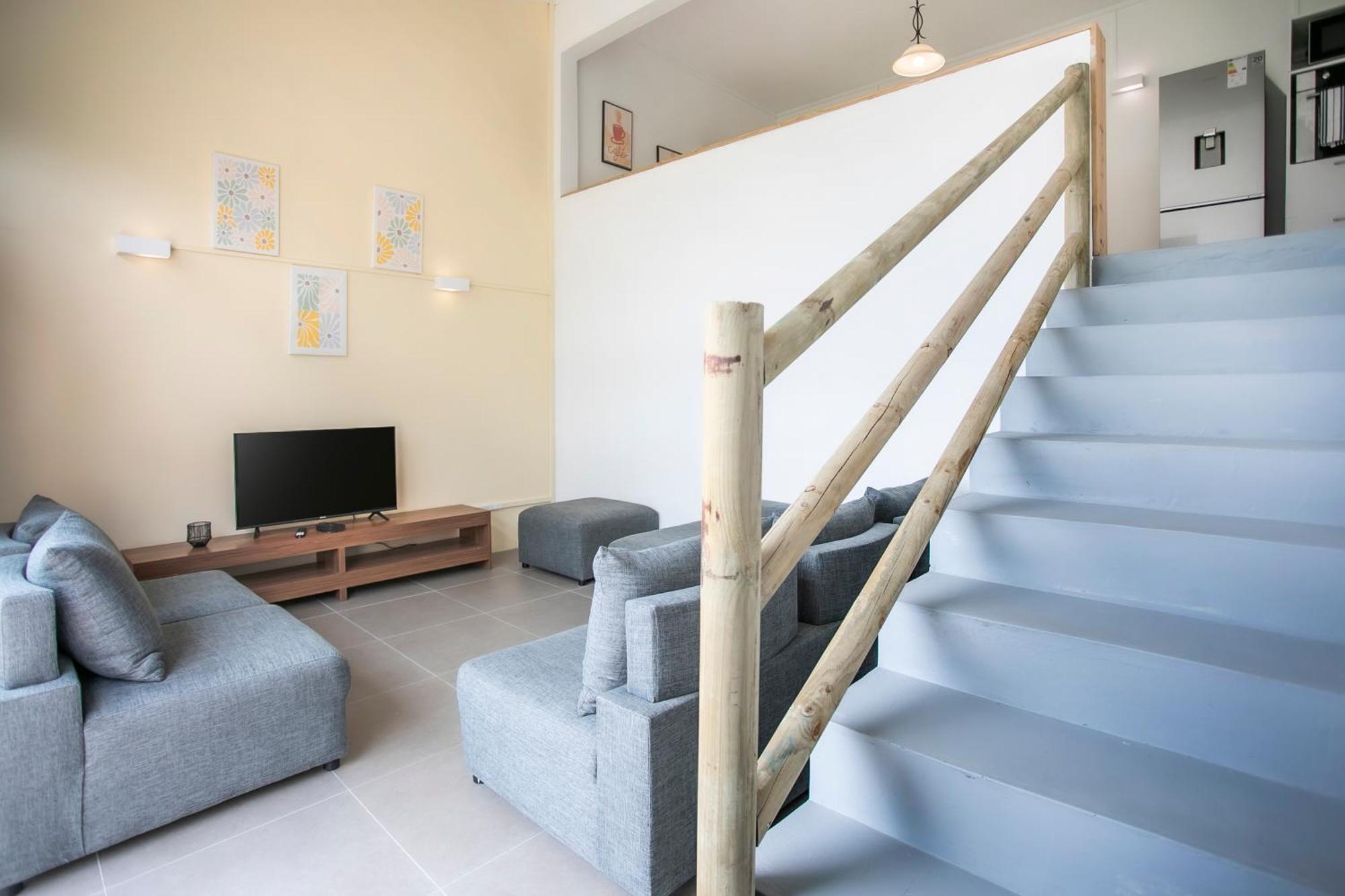 Apartment Sunny Two Bedroom Loft - Sea Views And Pool *
