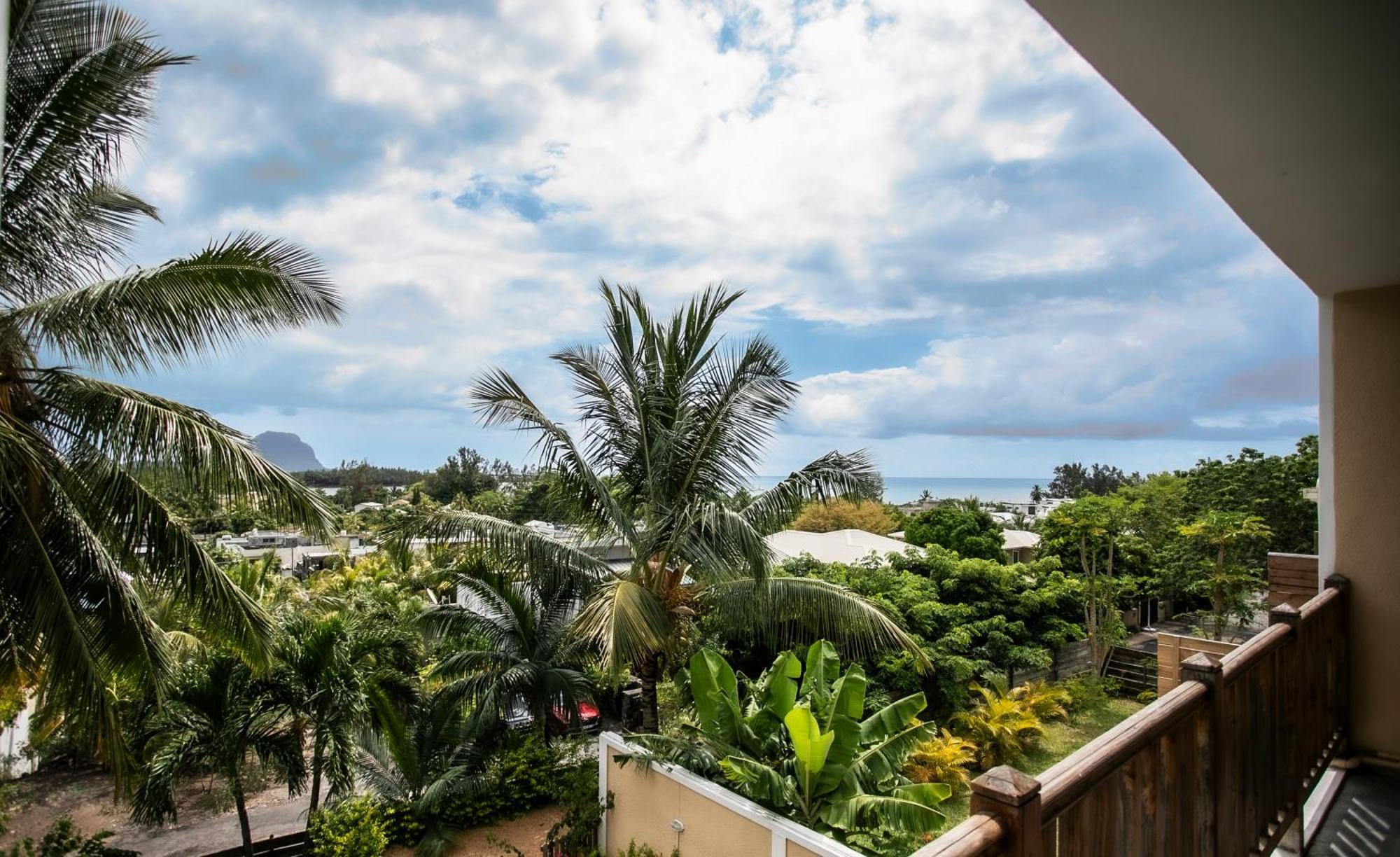 Sunny Two Bedroom Loft - Sea Views And Pool Apartment Riviere Noire