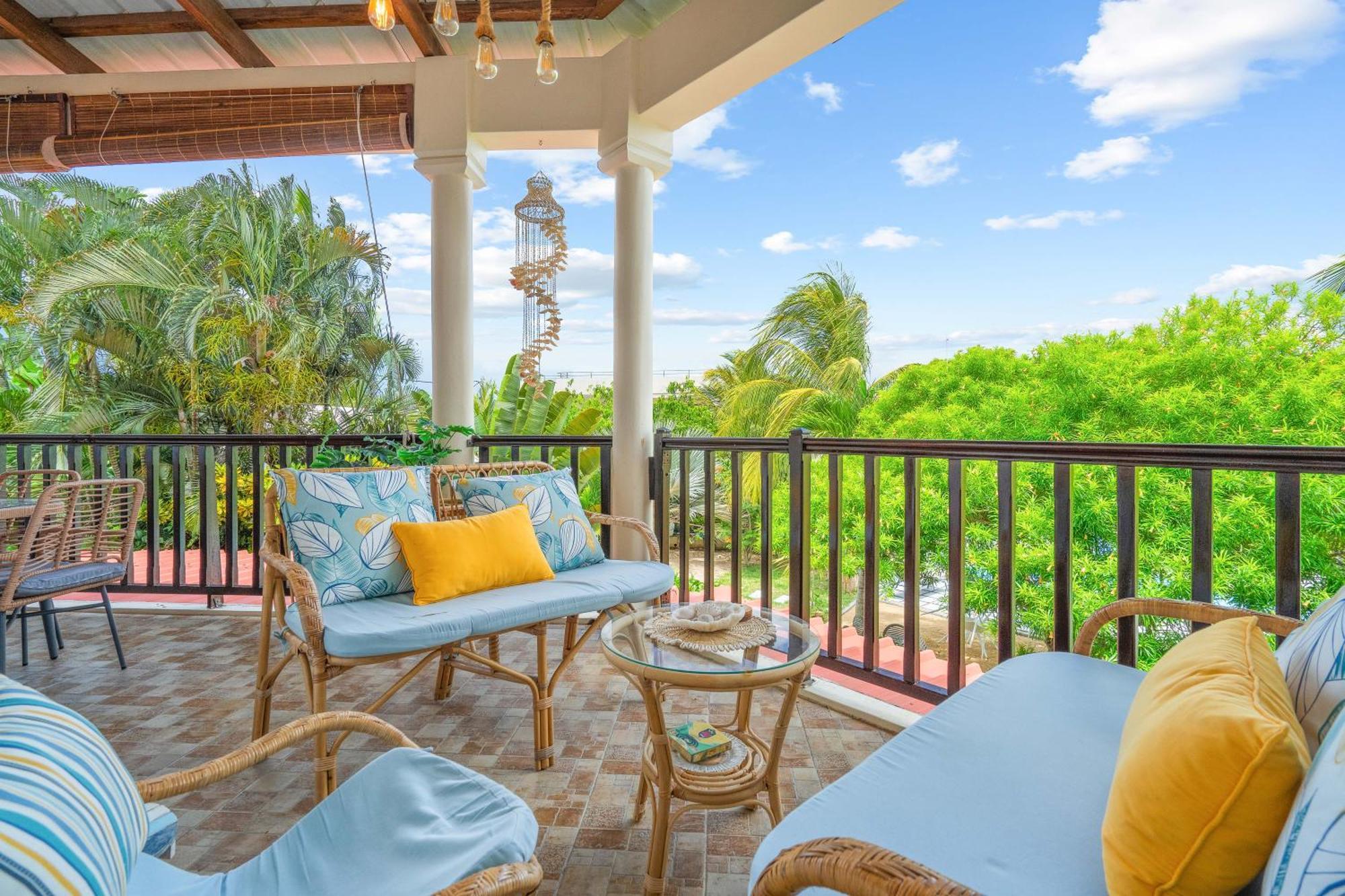 Lakaz Del Sol - Modern And Elegant With Luxurious Garden, Pool And Barbecue Area - Tourism Permit Certified Tamarin