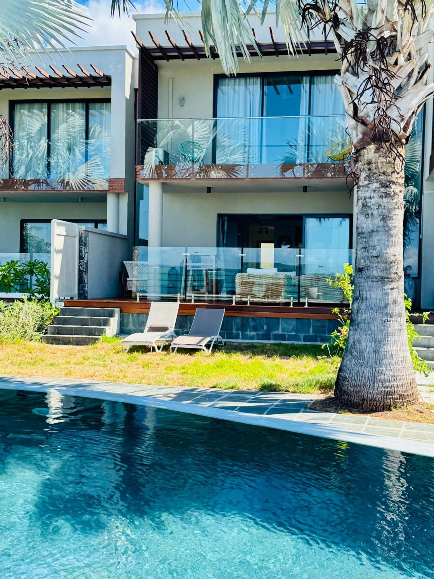 Coin De Mire Luxury Beachfront Duplex Villa *