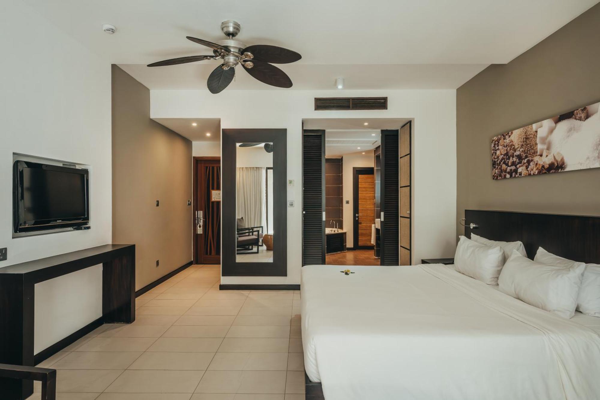 Crystals Belle Mare, A Member Of Radisson Individuals Hotel 4*
