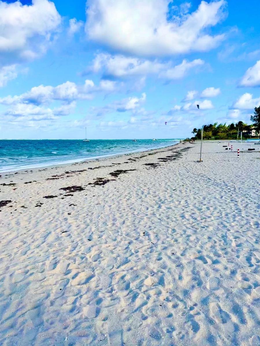 Beachfront Bliss Stunning Sea View Beach Apartment Apartamento Blue Bay