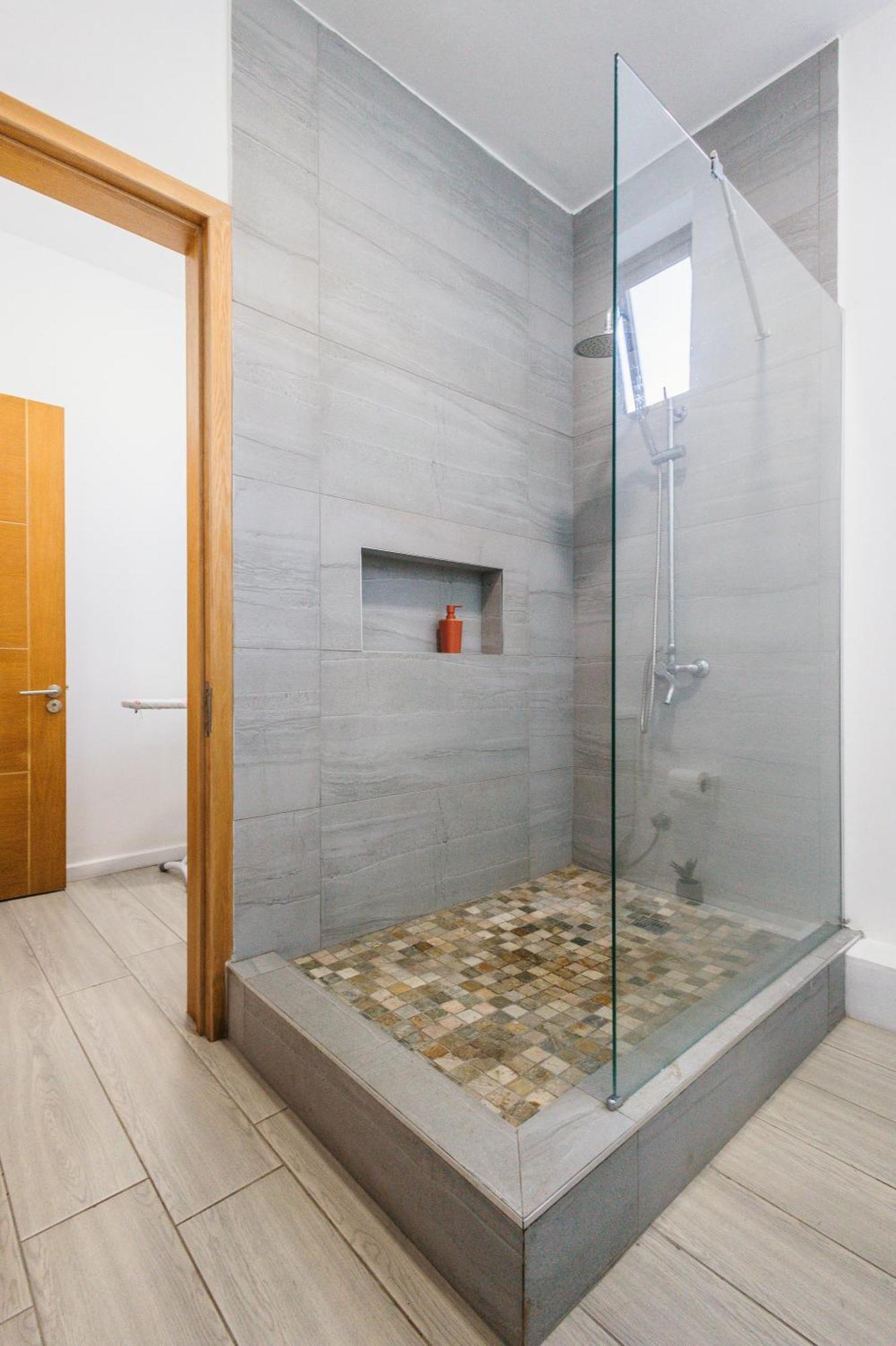 Cozy Penthouse - Near Restaurants And Beaches *