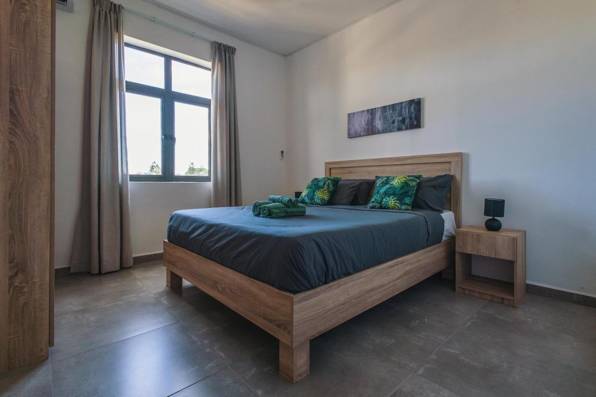 Apartment Cozy Penthouse - Near Restaurants And Beaches