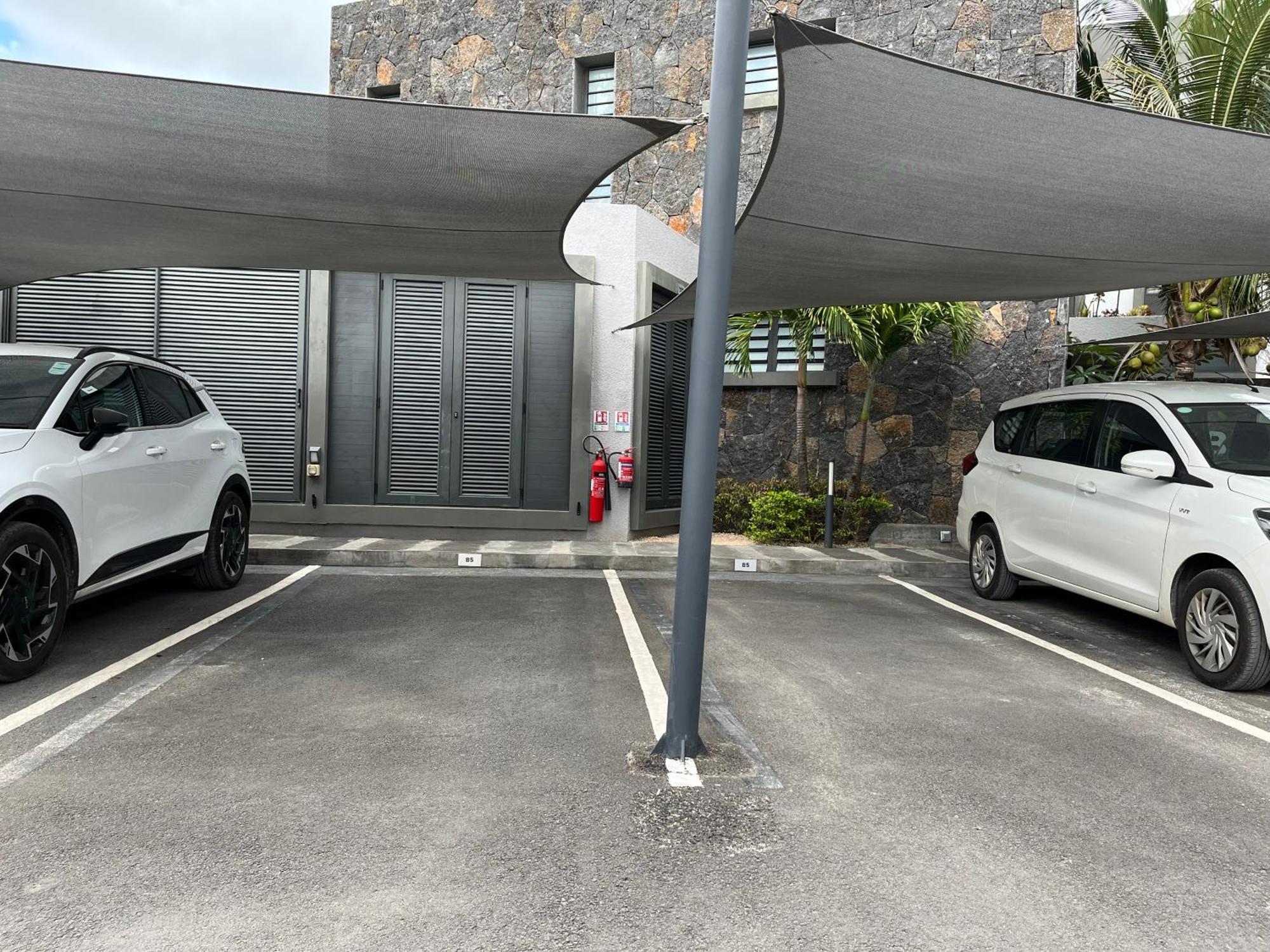 Front Penthouse In Pereybere