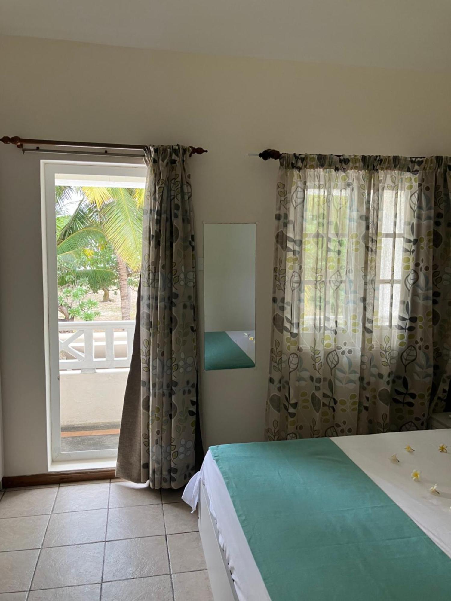 Fully Furnished Luxury 3 Right On A Blue Ocean Villa
