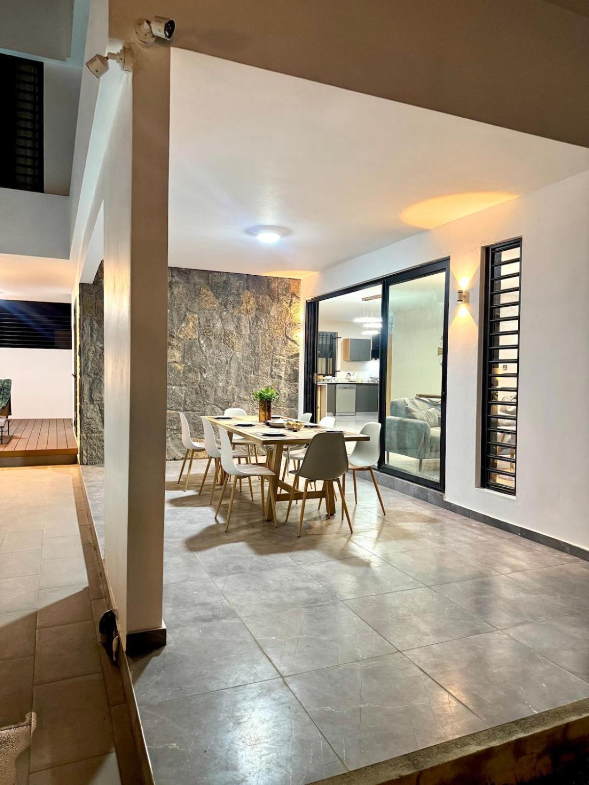 Luxury 6br