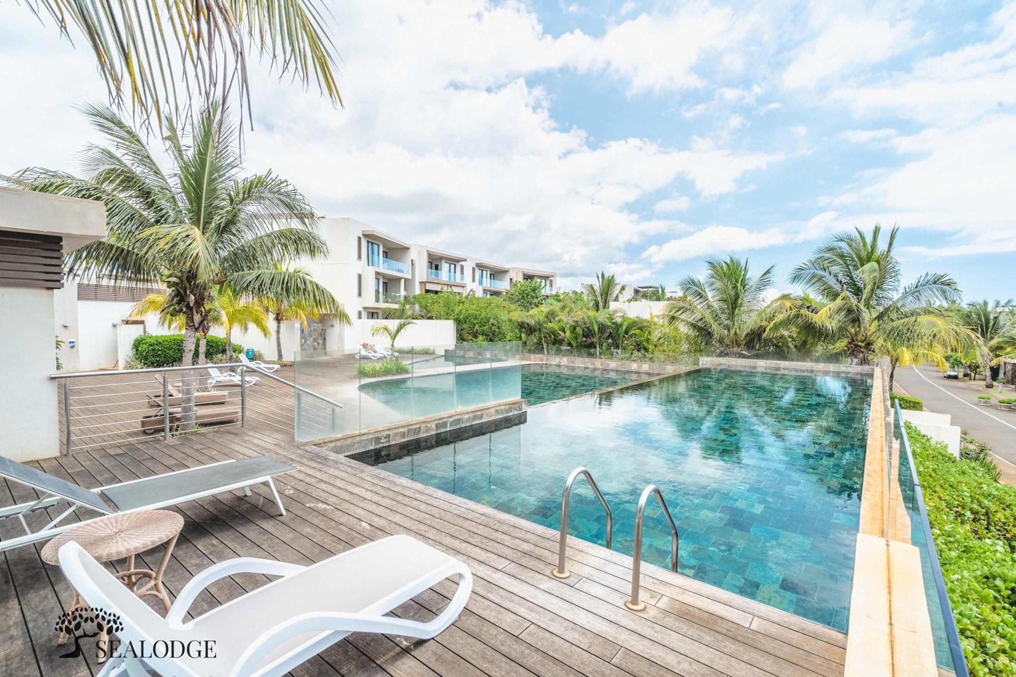 Echoes Of The Reef - Azuri Village Apartment *