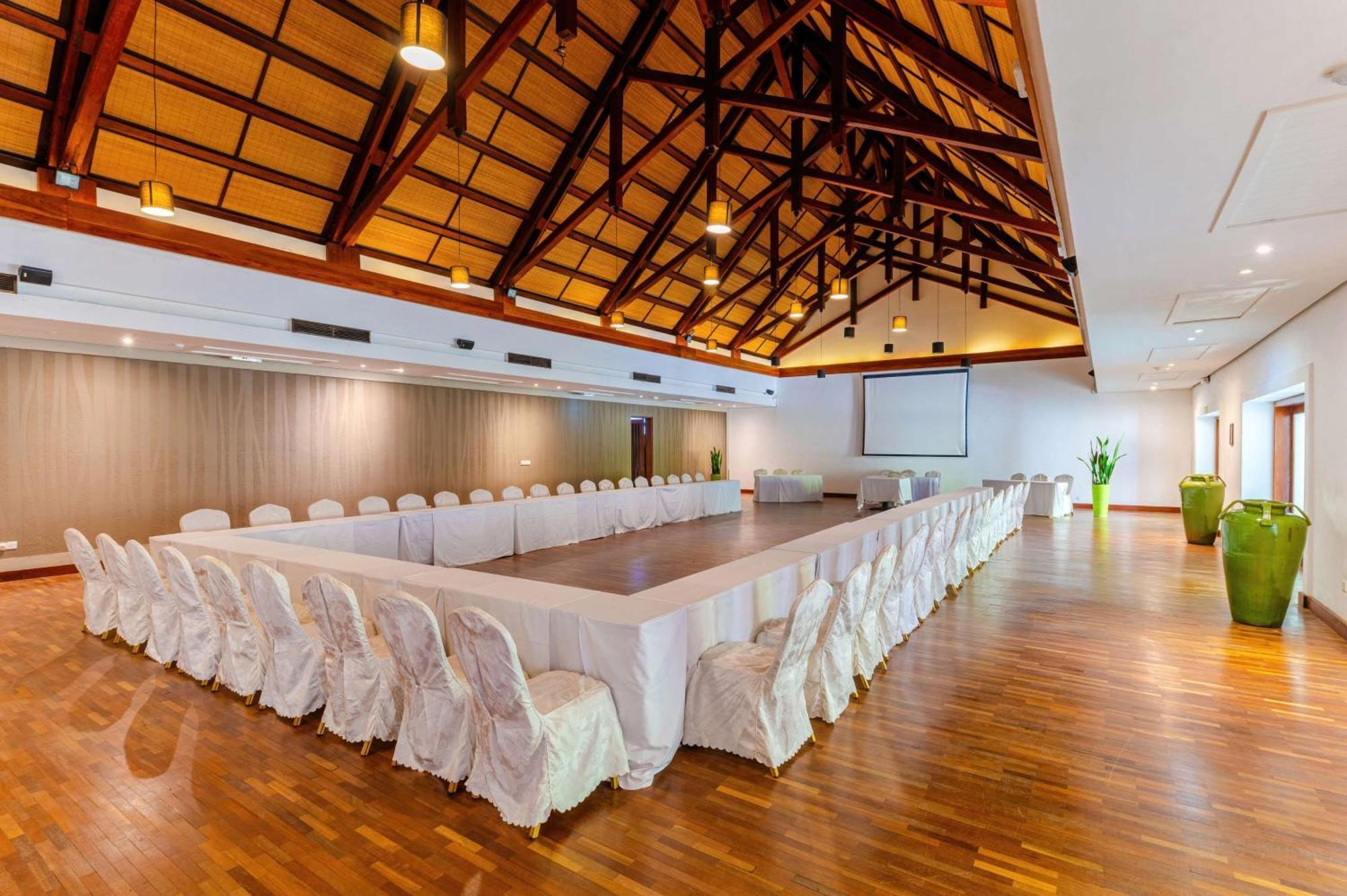 Hotel Crystals Belle Mare, A Member Of Radisson Individuals 4*