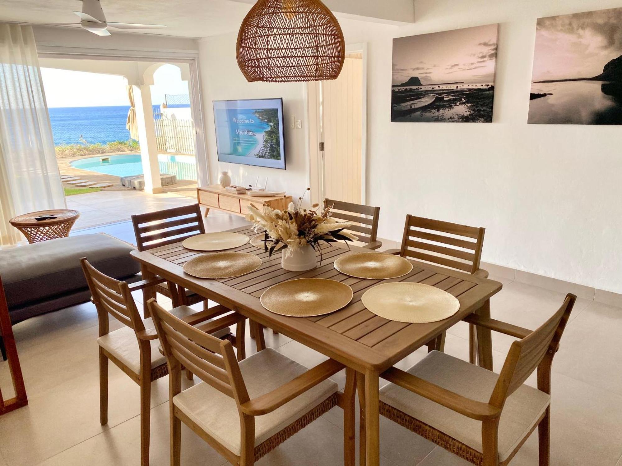 Solara West - Private Pool And Seafront Villa