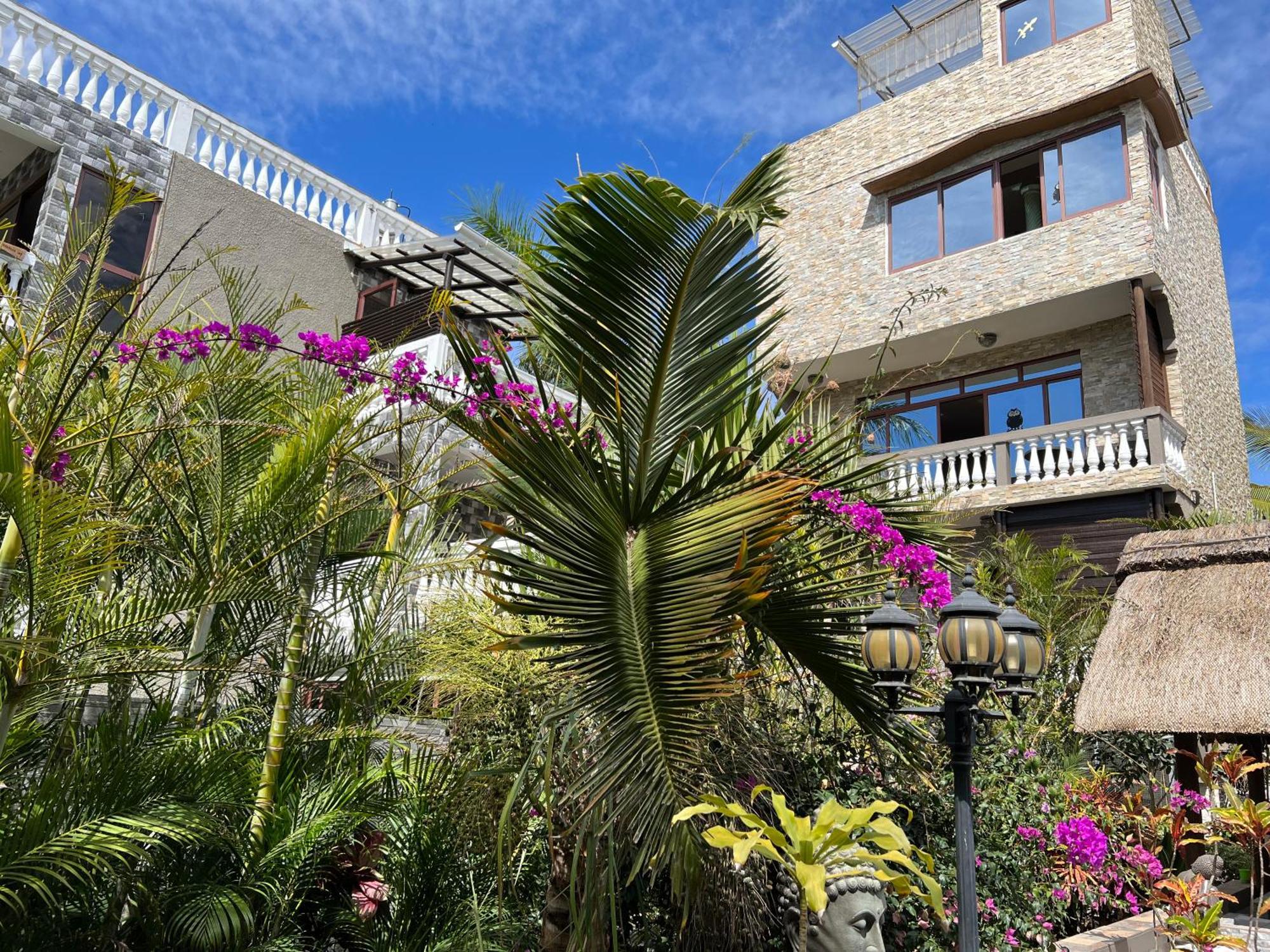 Sunshine Paradise - - 150m *