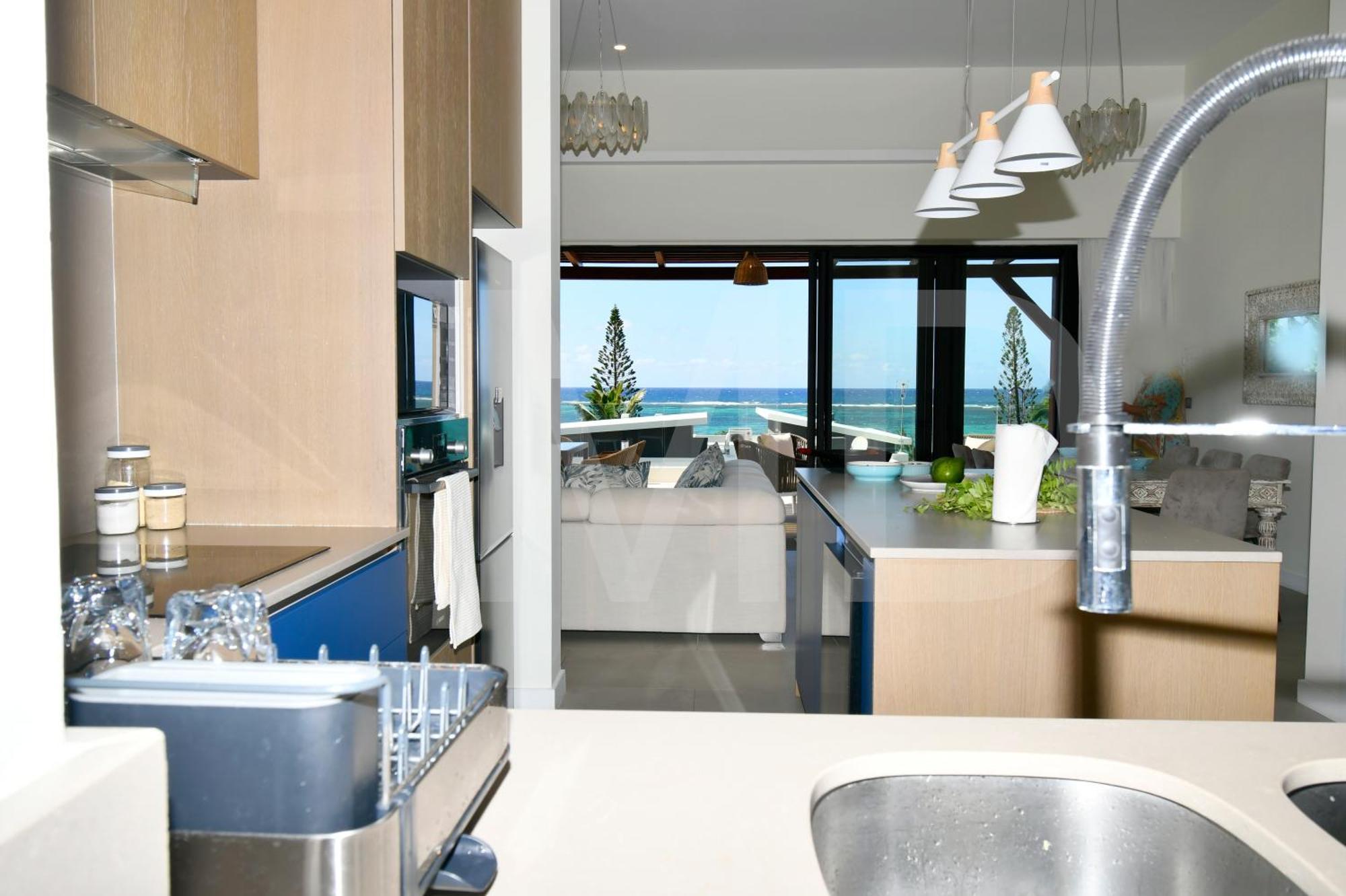 Penthouse De La Plage, Private Lift Apartment *
