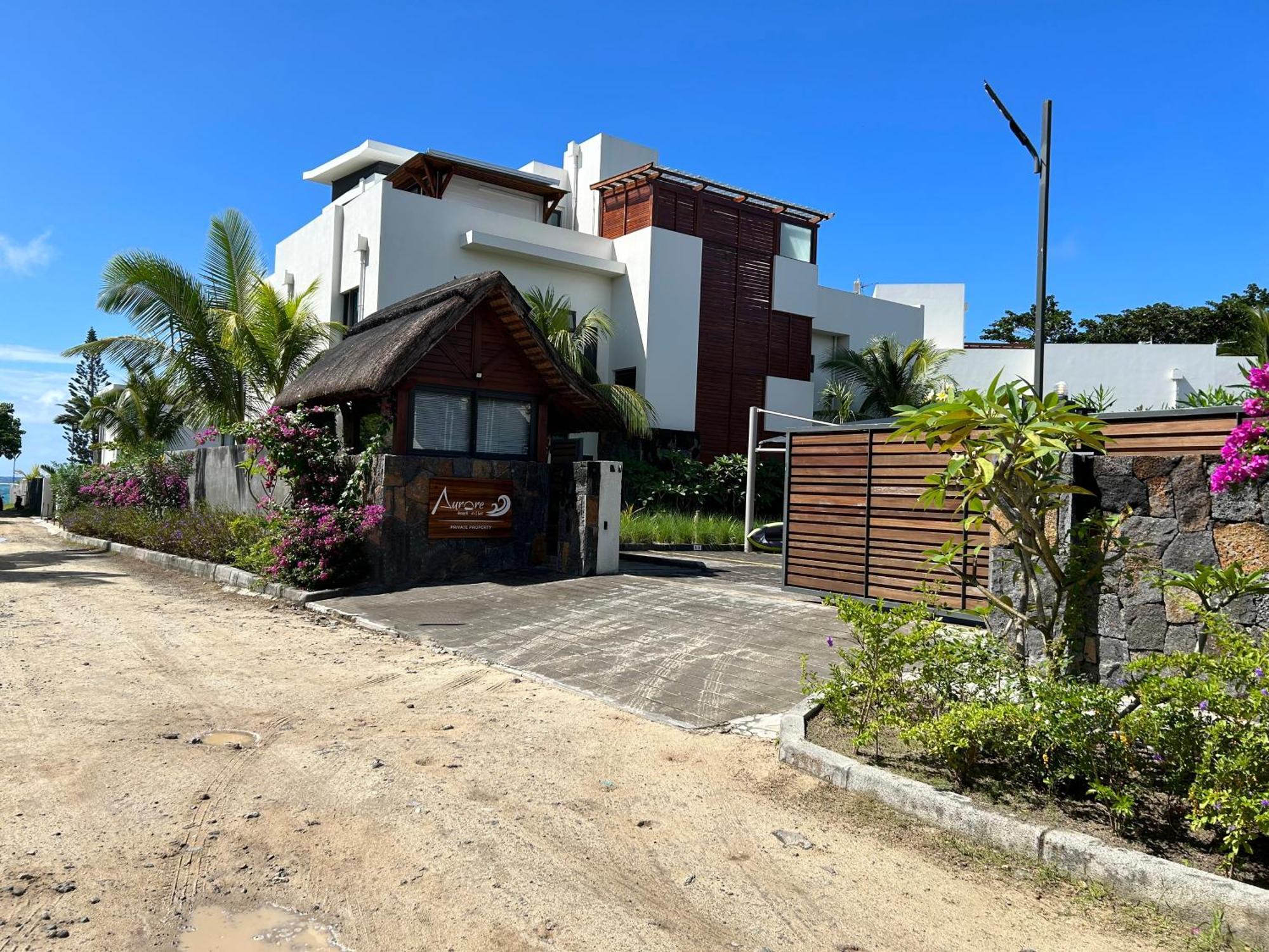 Penthouse De La Plage, Private Lift Belle Mare