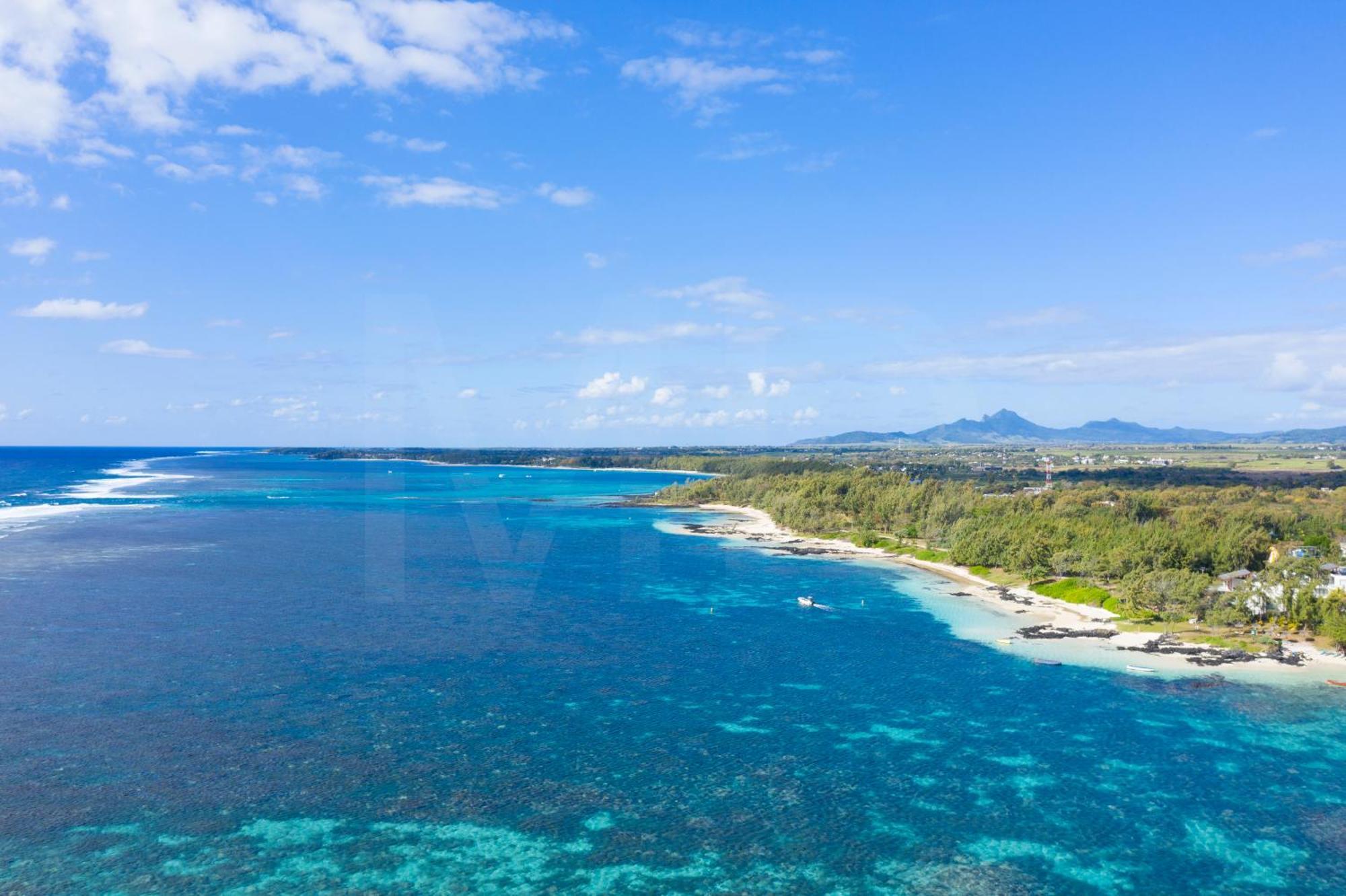 Penthouse De La Plage, Private Lift Apartment *