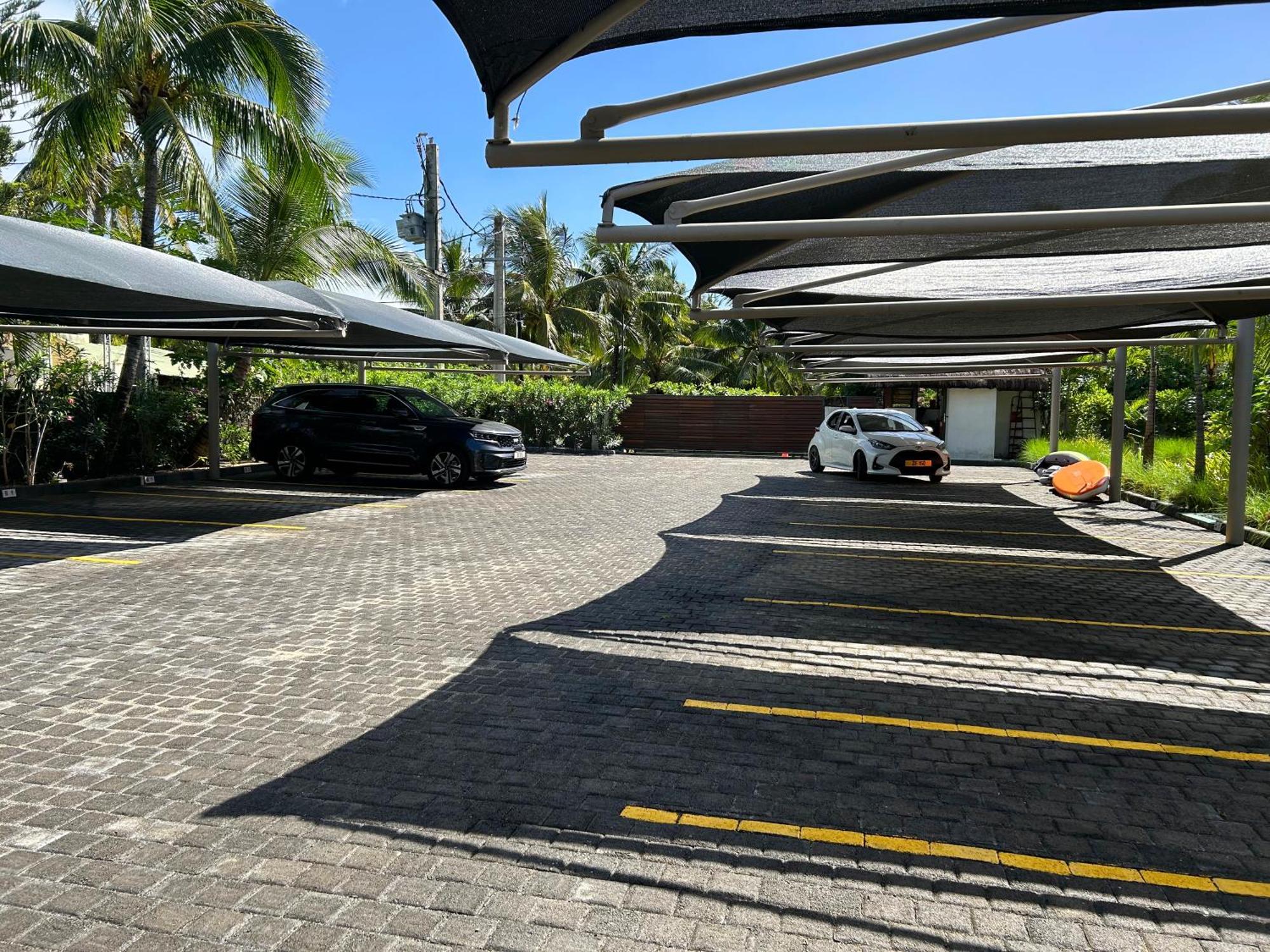 Penthouse De La Plage, Private Lift Apartment Belle Mare