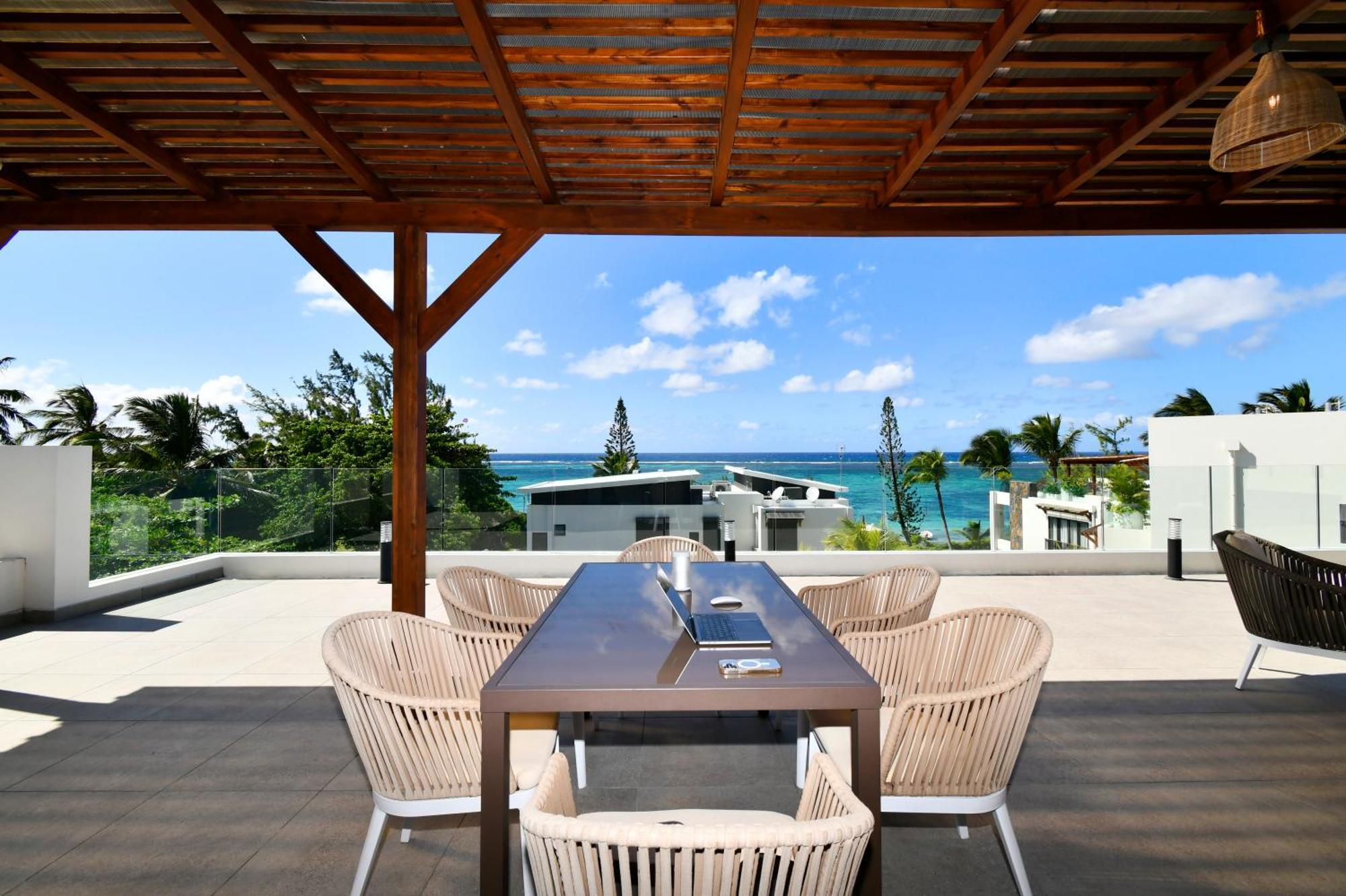 Apartment Penthouse De La Plage, Private Lift Belle Mare