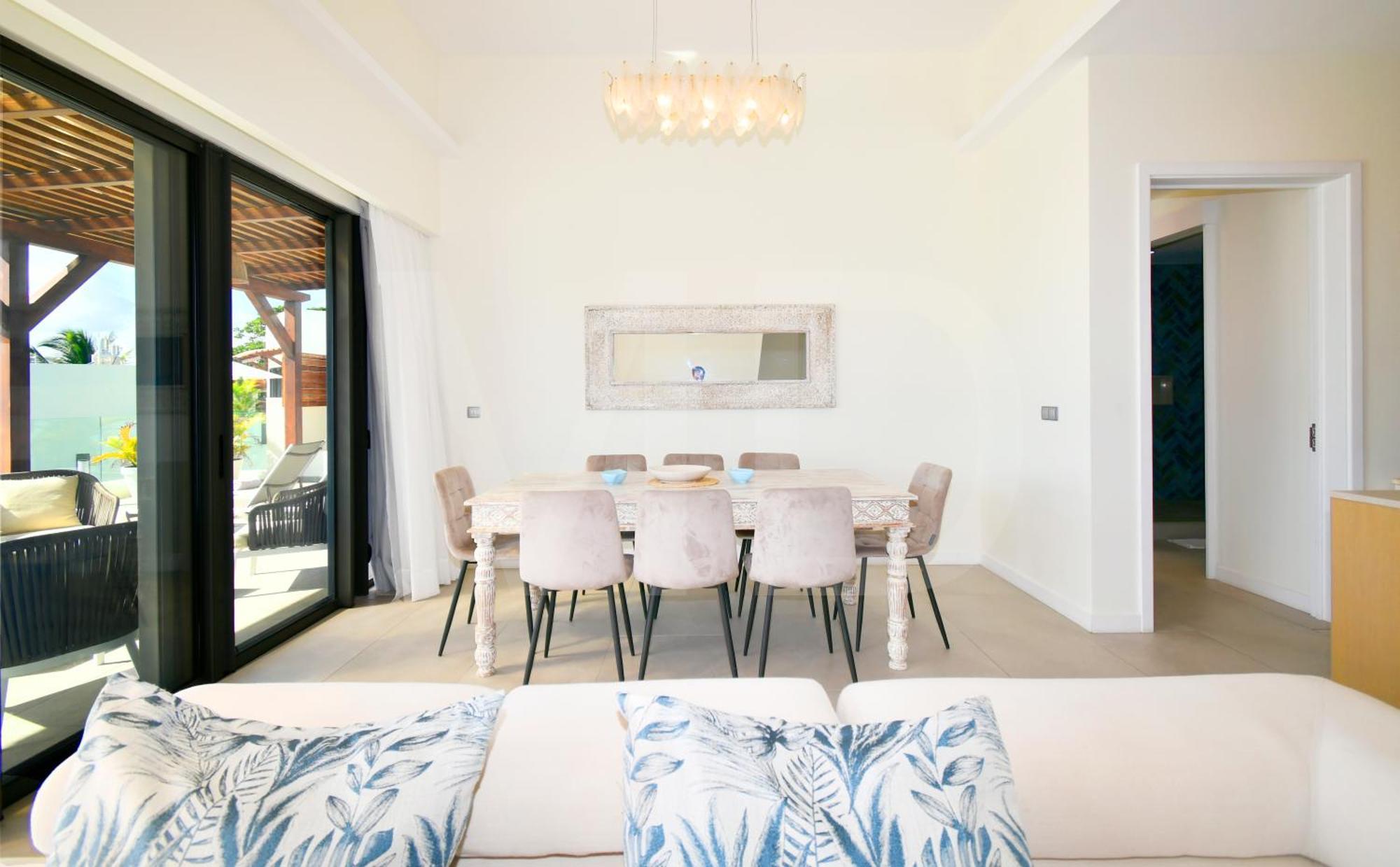 Penthouse De La Plage, Private Lift Belle Mare
