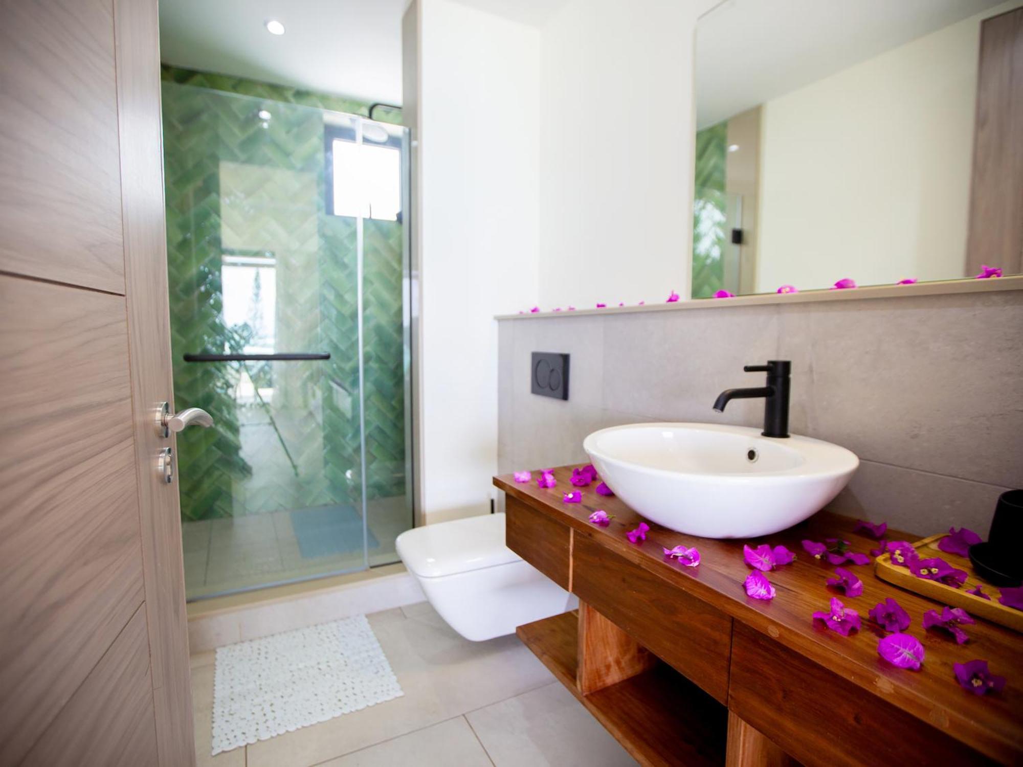 Penthouse De La Plage, Private Lift Apartment *