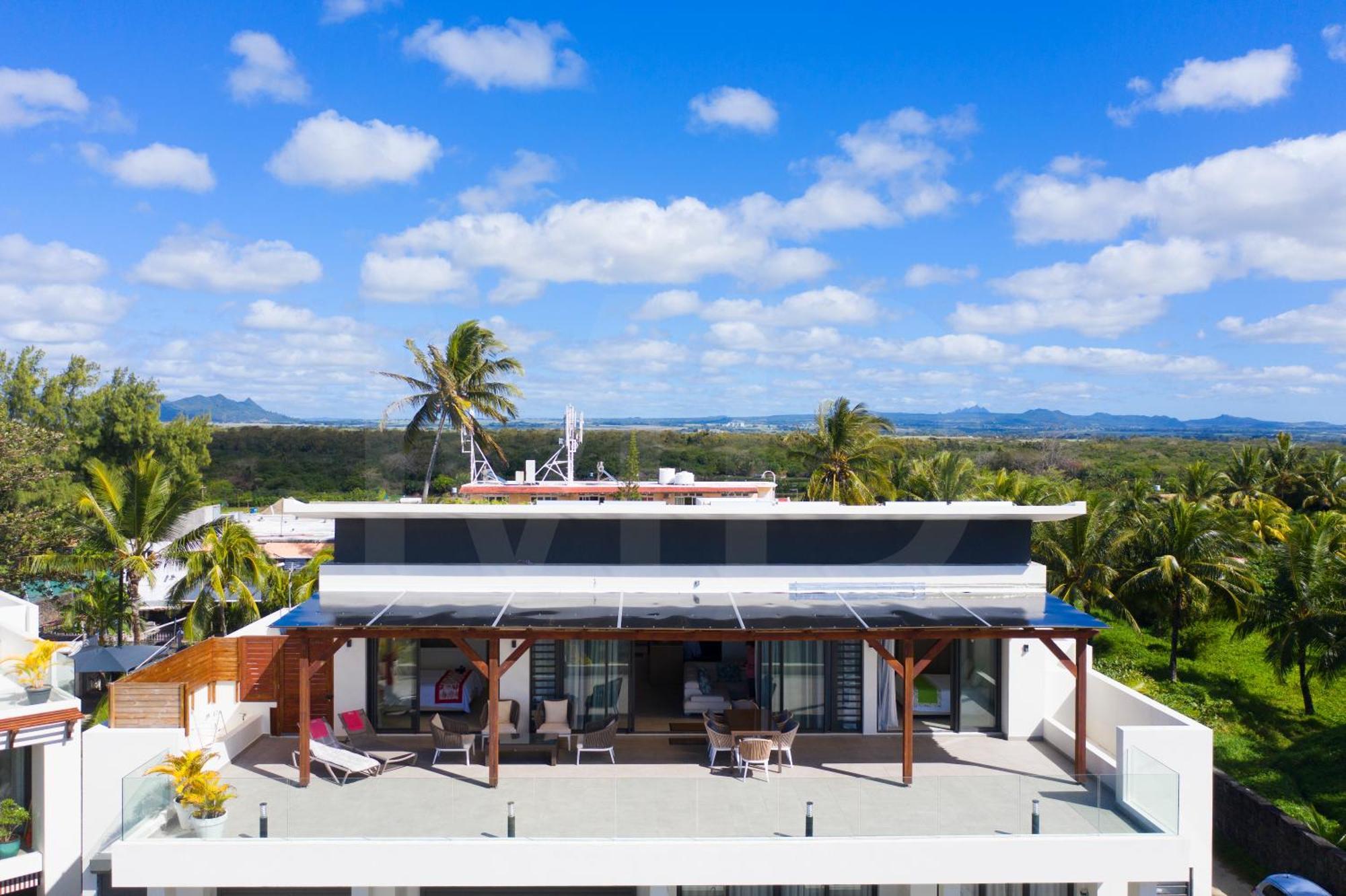 Penthouse De La Plage, Private Lift Apartment