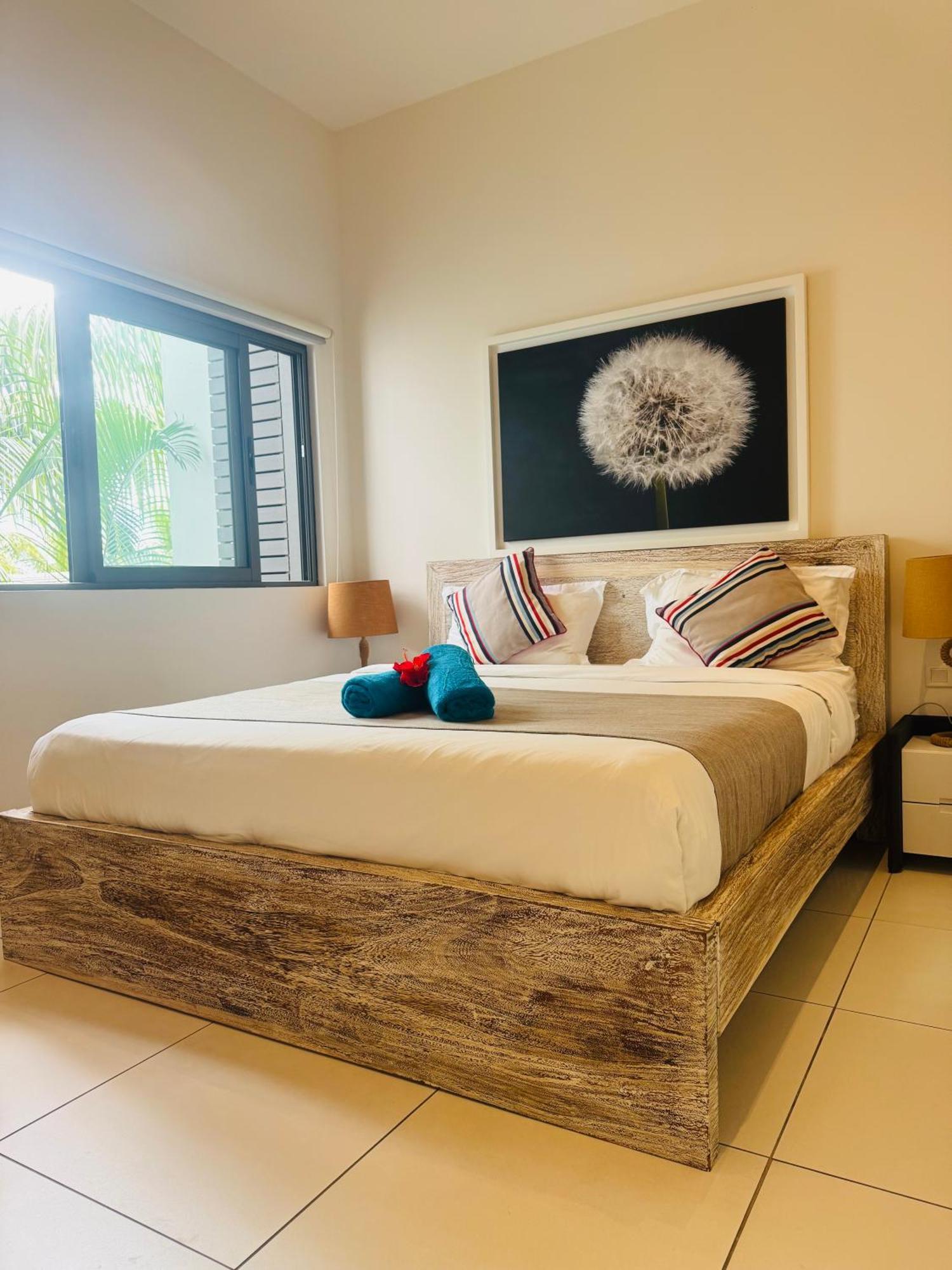 Latitude Luxury Seafront Apartment *