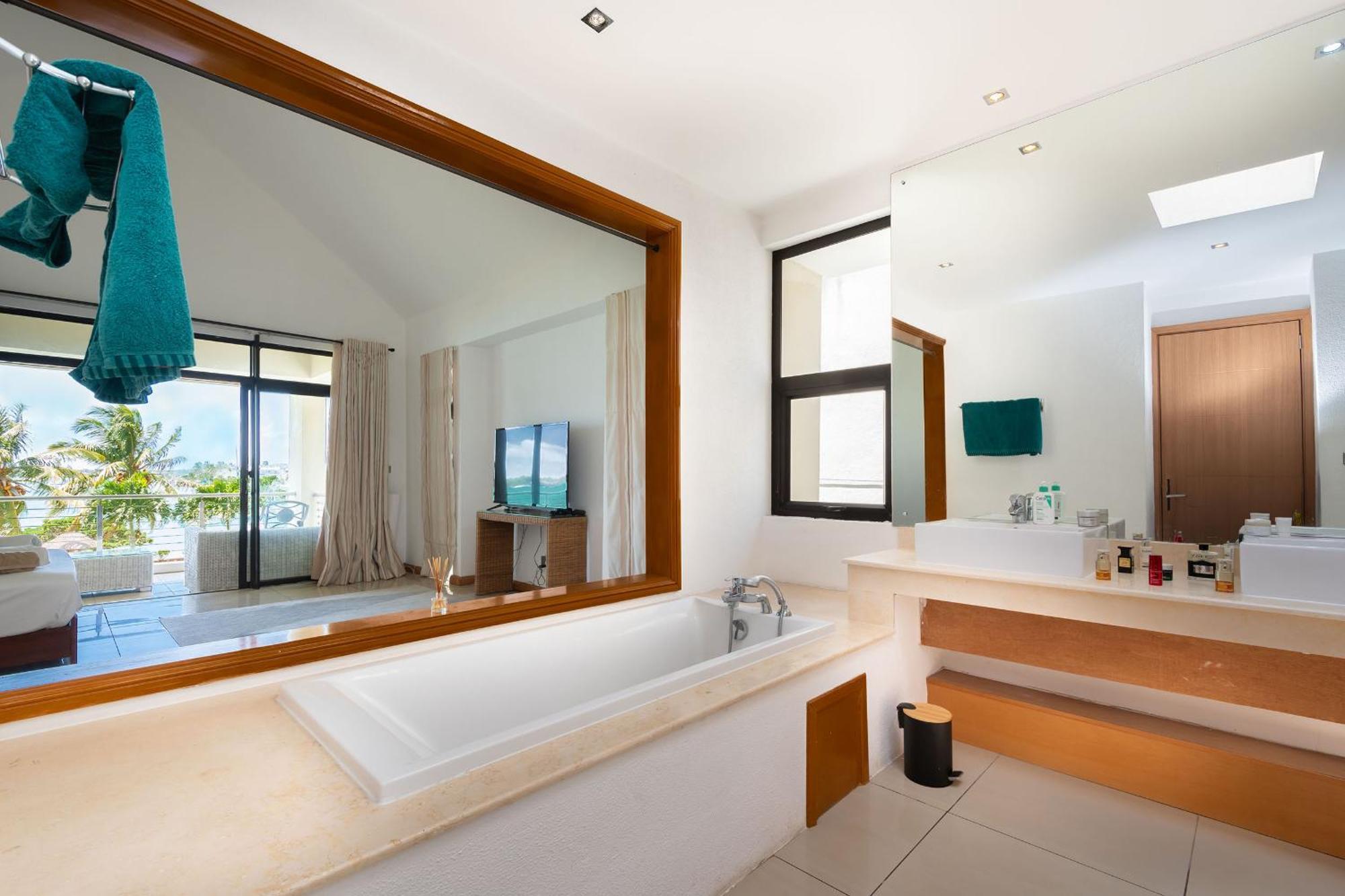 4- Bedroom Beachfront Villa *