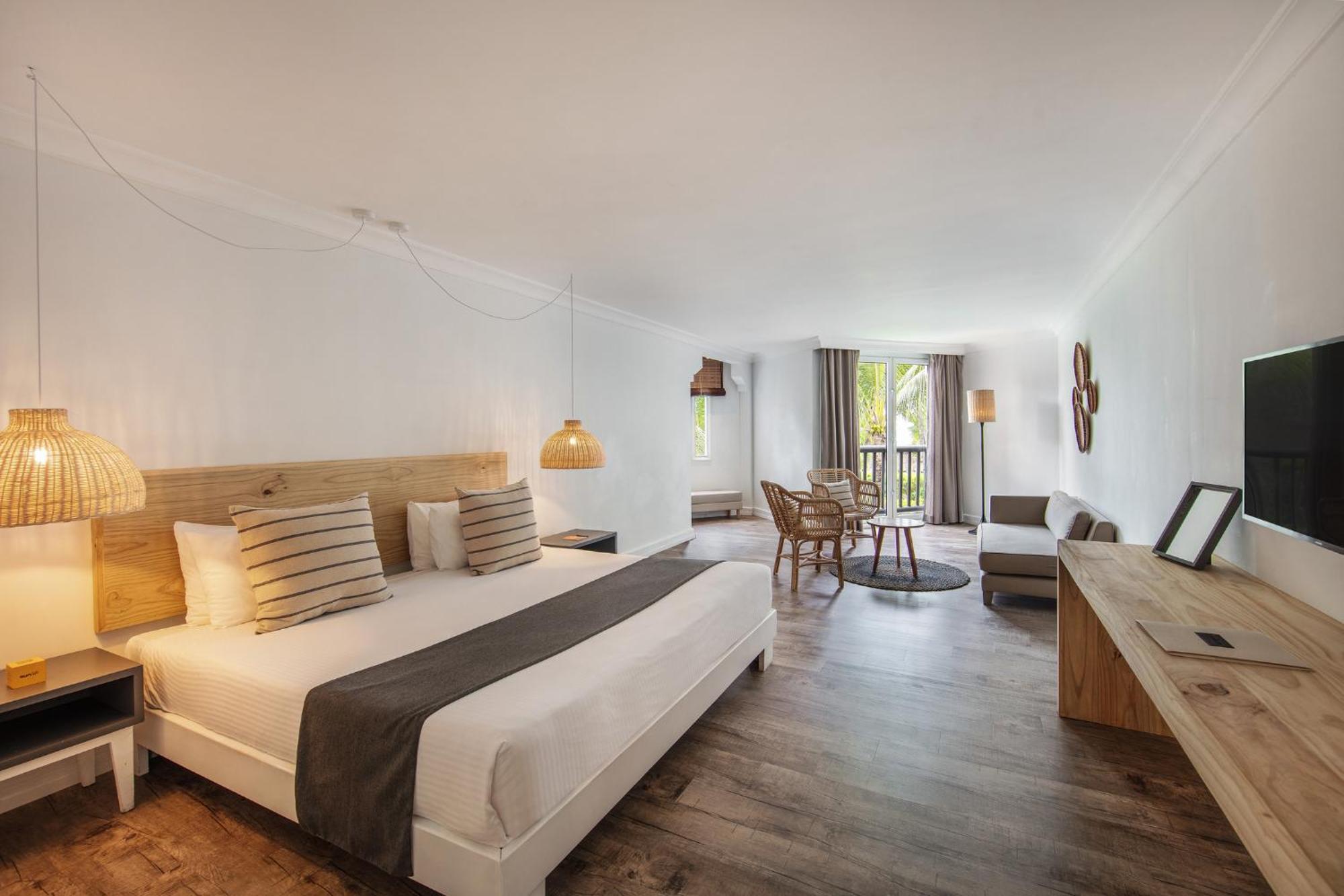 Ambre - Adults Only 4*