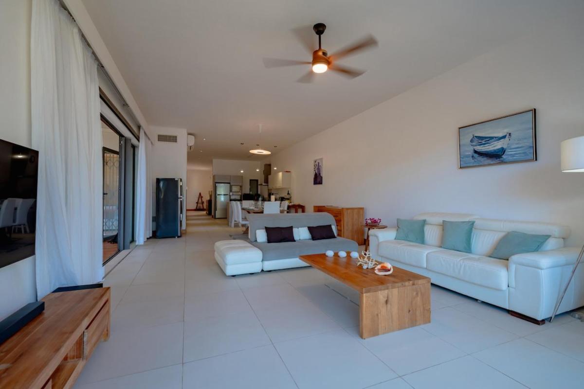 Beachfront Chic Retreat Apartment Poste de Flacq