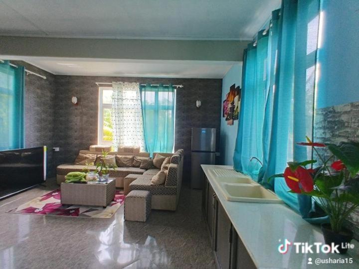 Tropical Sunshine Restaurant And Campment Homestay
