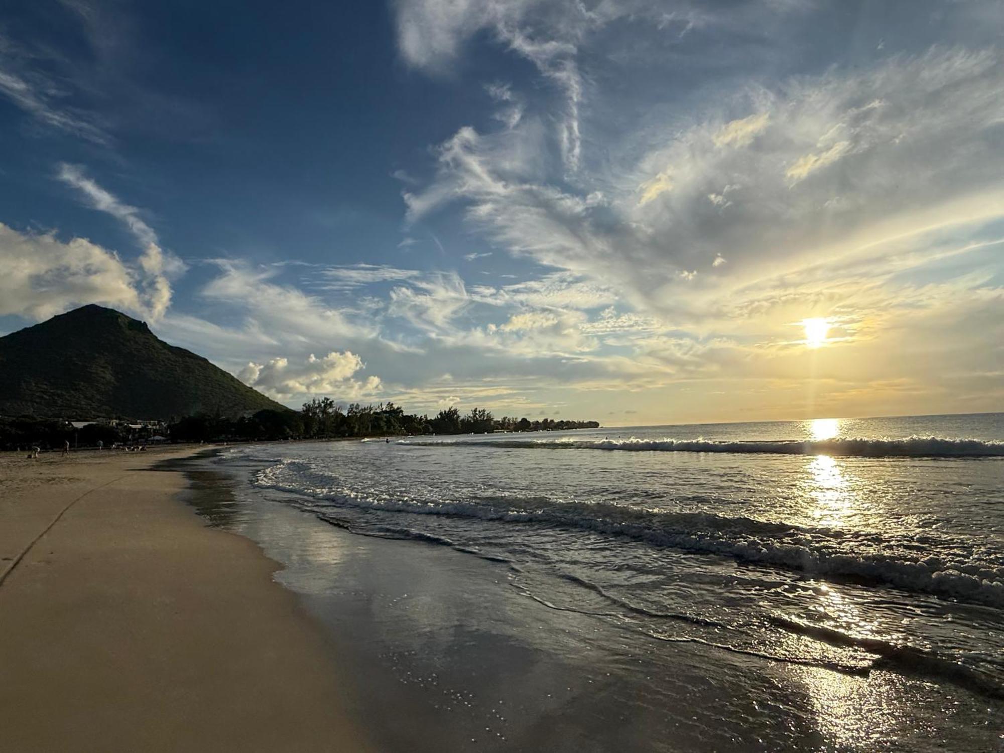 Les Fleurs Du Beachfront Residences * Tamarin