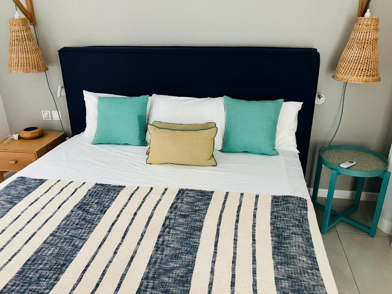 Eastern Blue Seafront Apartment