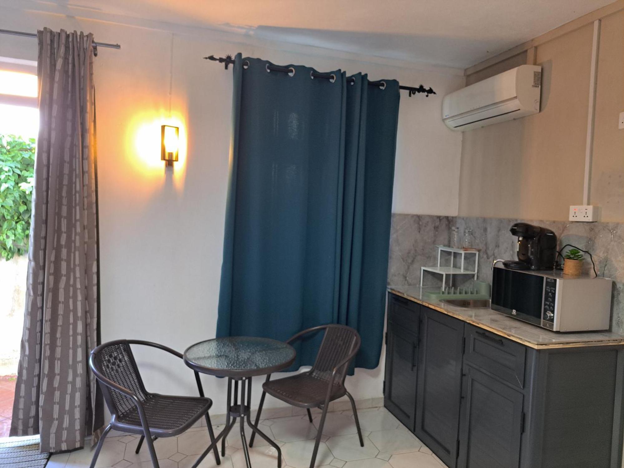 R Garden 1 - Ensuite Avec Acces Prive Et Independant Baie-du-Tombeau