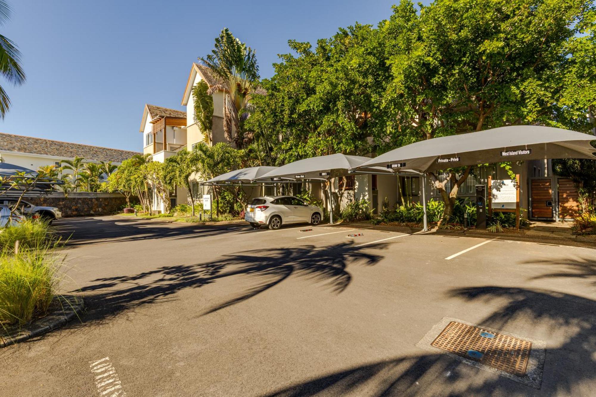 Apartment West Island By Horizon Holidays *
