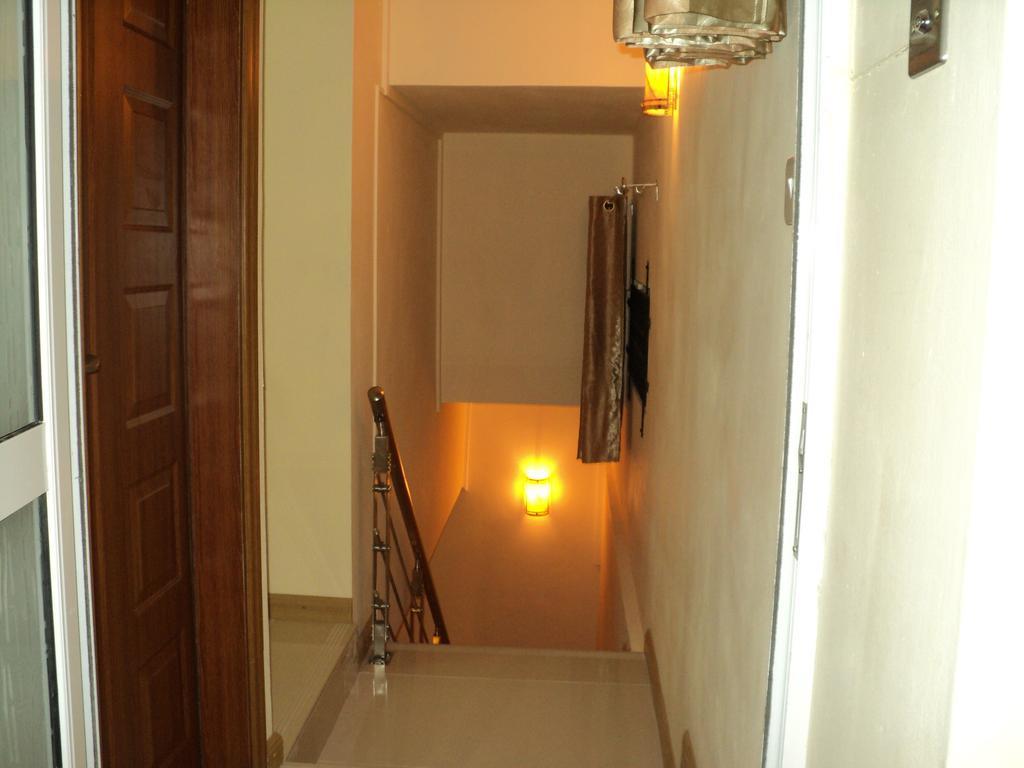 Monalysa St Honore &