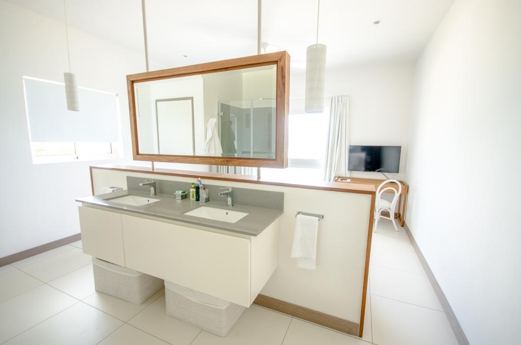 Apartment L'Escale 3 Bedrooms Sea View And Beachfront Suite By Dream Escapes *