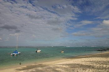 Veloutier Blanc Beachfront By Staymauritius Hotel 3*