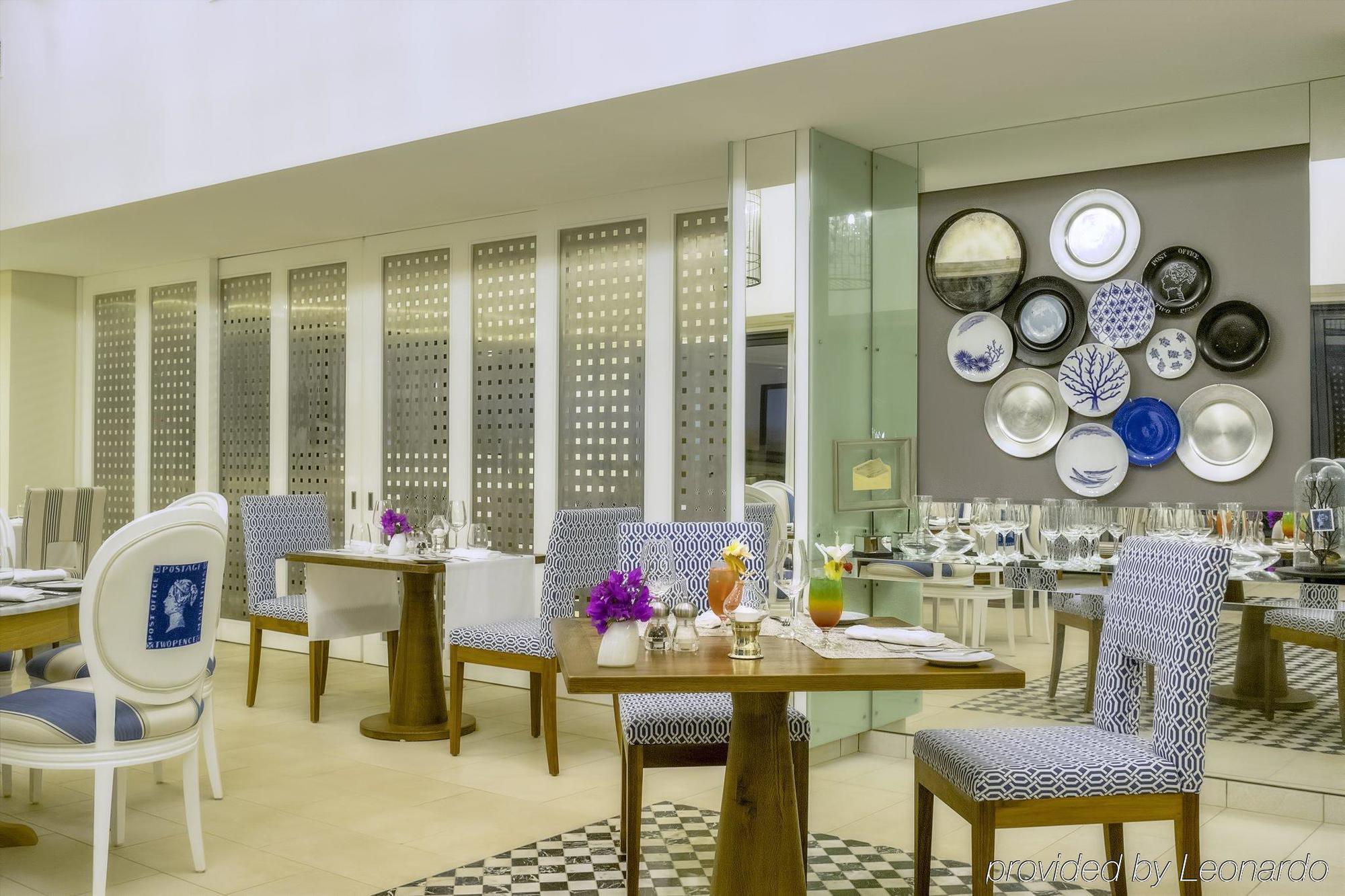 Radisson Blu Azuri & 4*