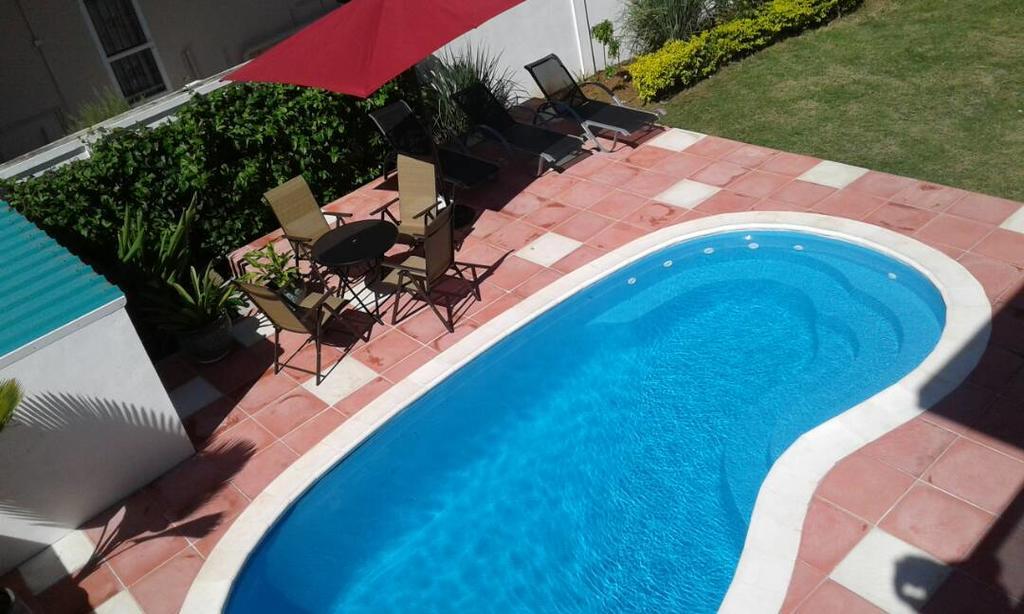 Cardamon Villa: Beachside Retreat With Pool Pousada Flic en Flac