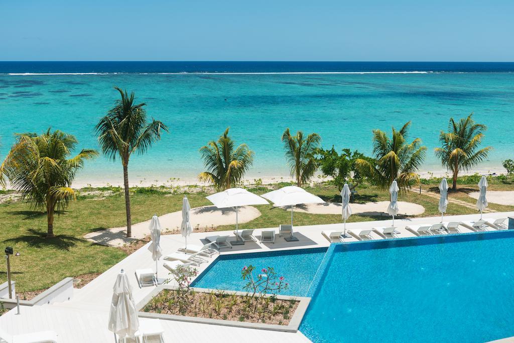 Cap Ouest: Luxury Beachfront Apartment