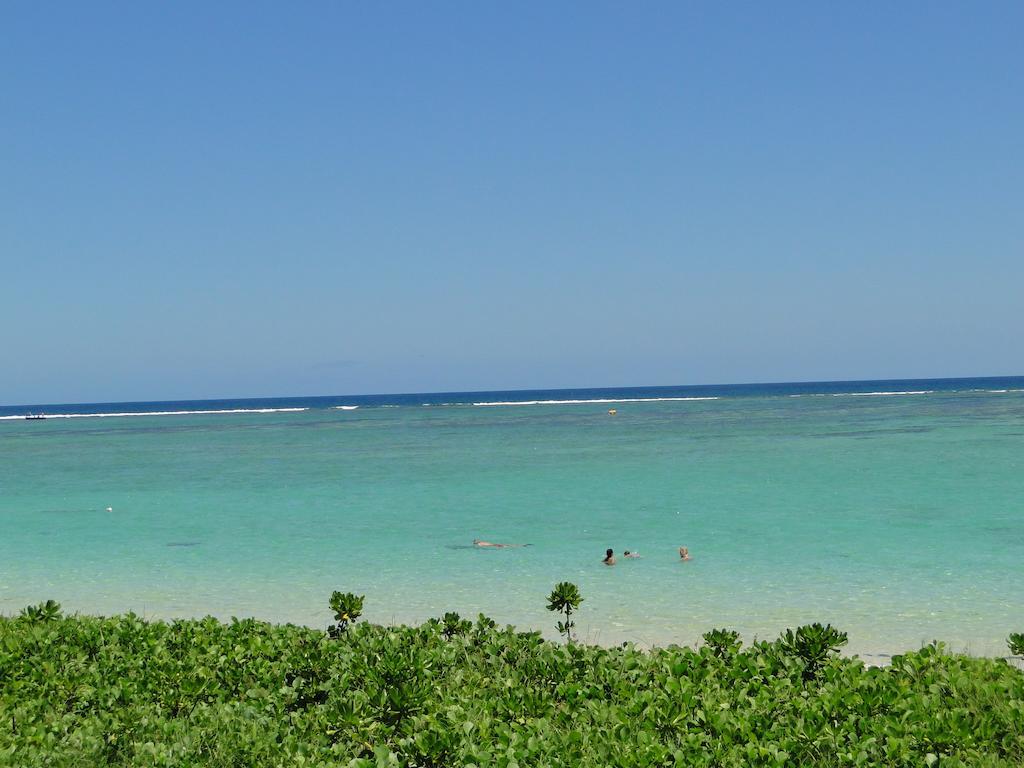 Cap Ouest: Luxury Beachfront Apartment