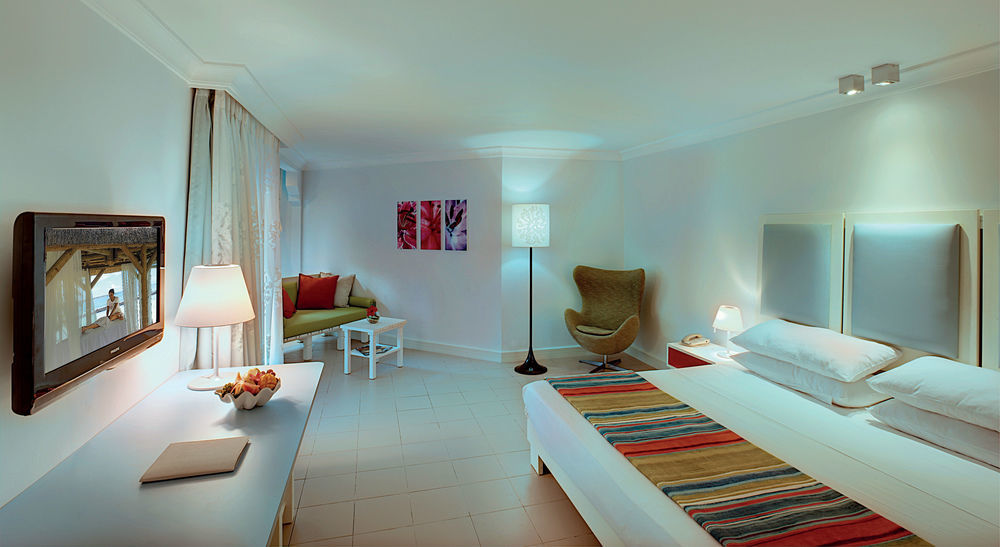 Ambre - Adults Only 4*