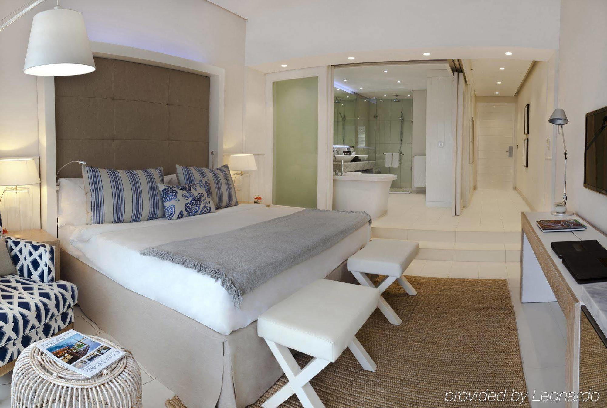 Hotel Radisson Blu Azuri & 4*