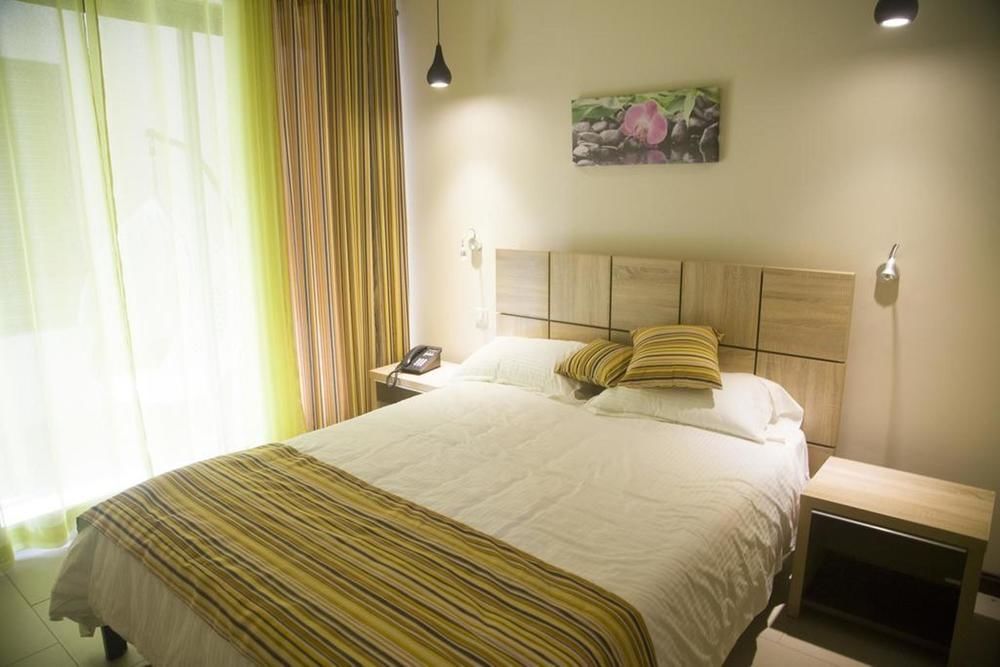 Nitzana Residences & Restaurant * Pereybere Beach