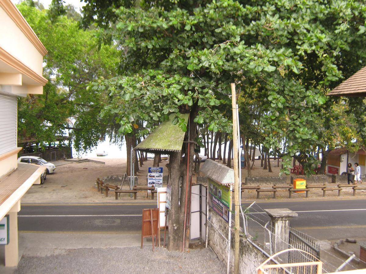 Ebrahim Flats - Grand Baie Beach * Grand Baie